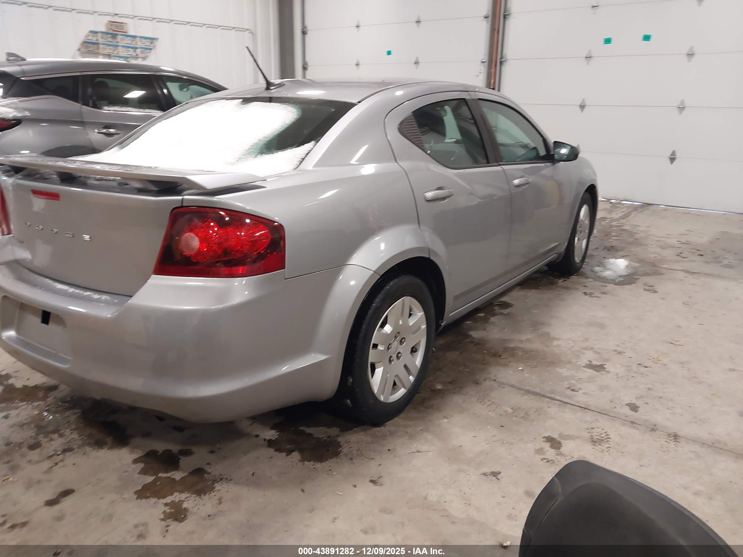 DODGE AVENGER image 4