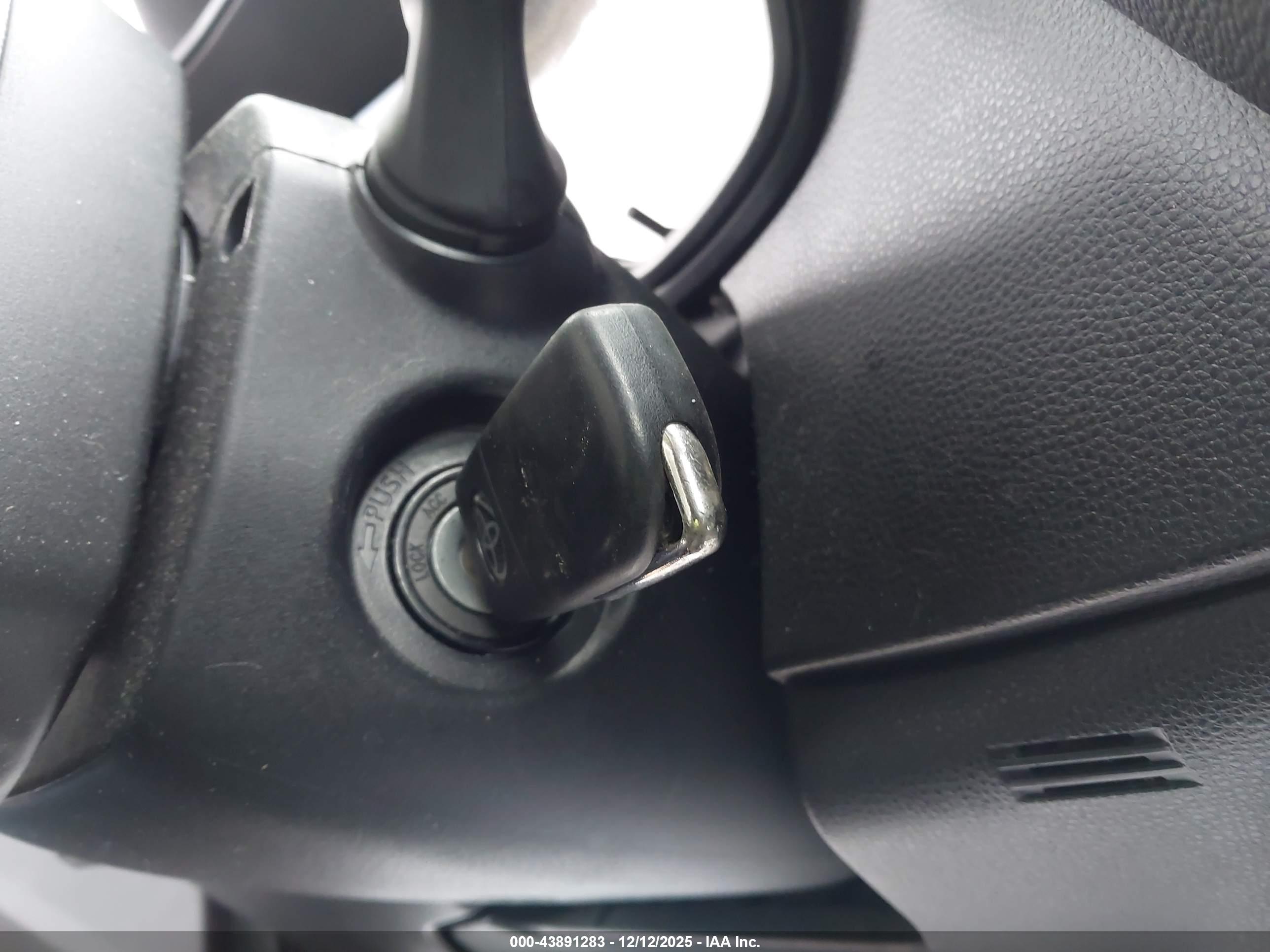 TOYOTA COROLLA image 11