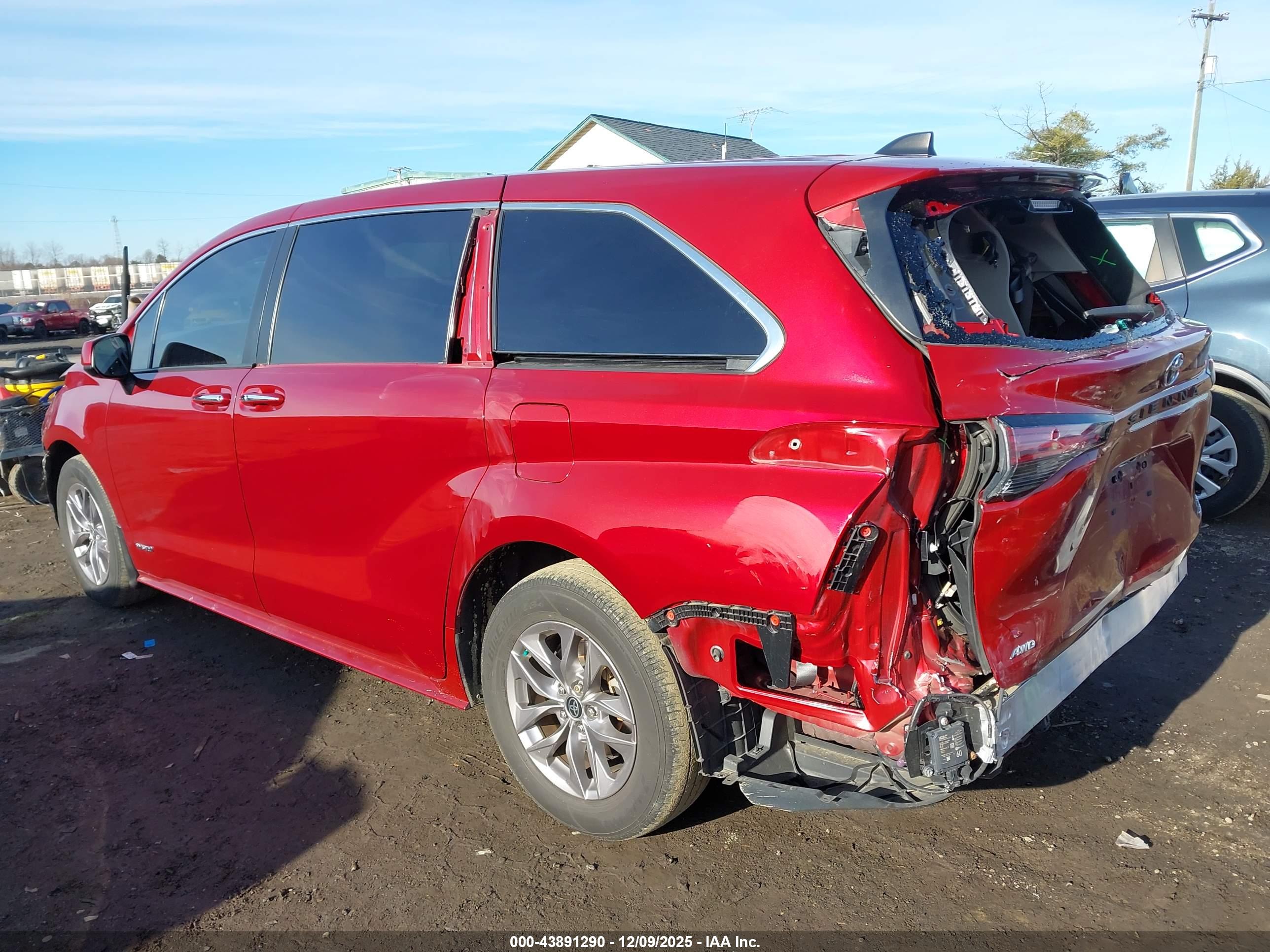 TOYOTA SIENNA image 3