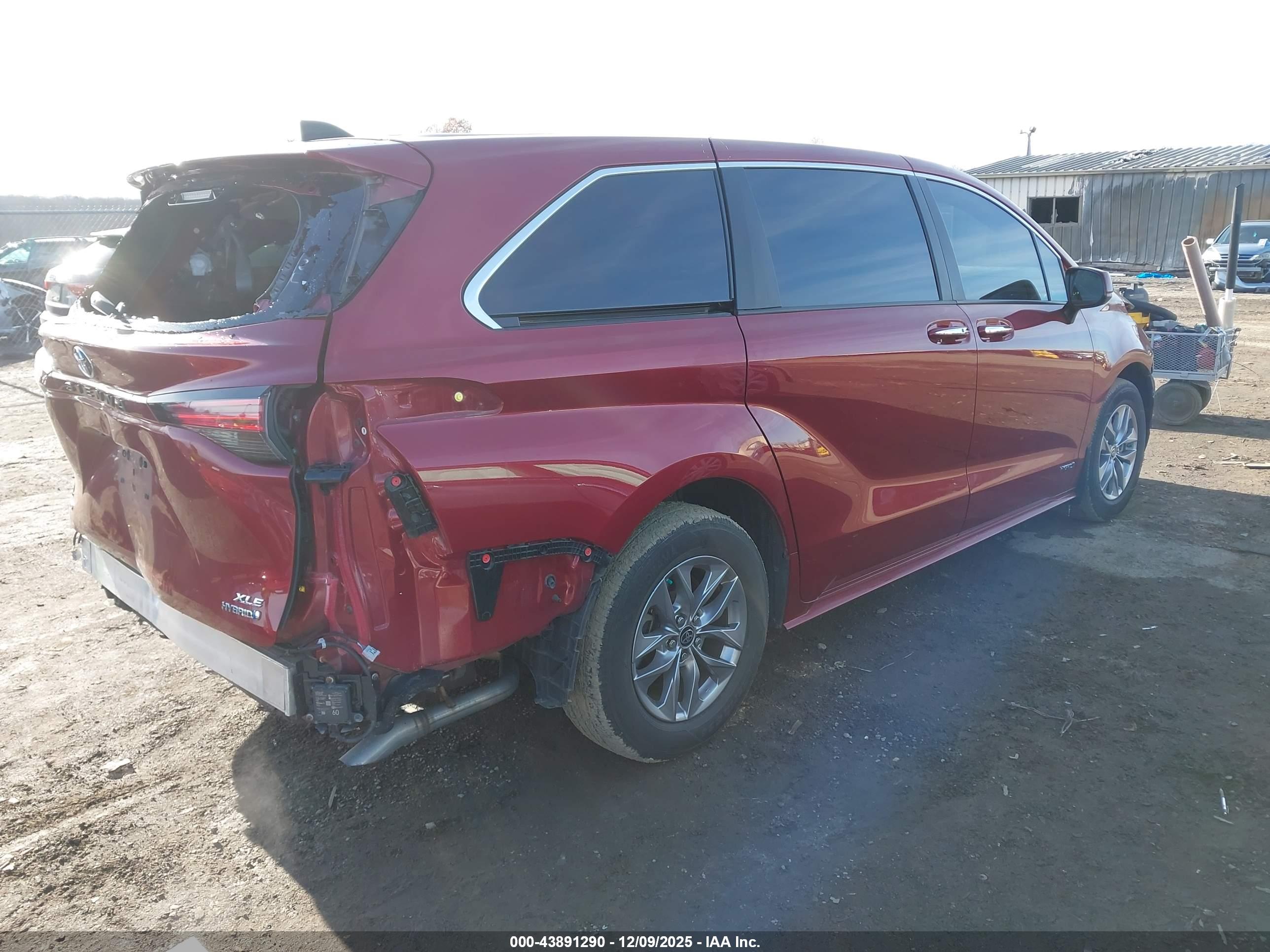 TOYOTA SIENNA image 4