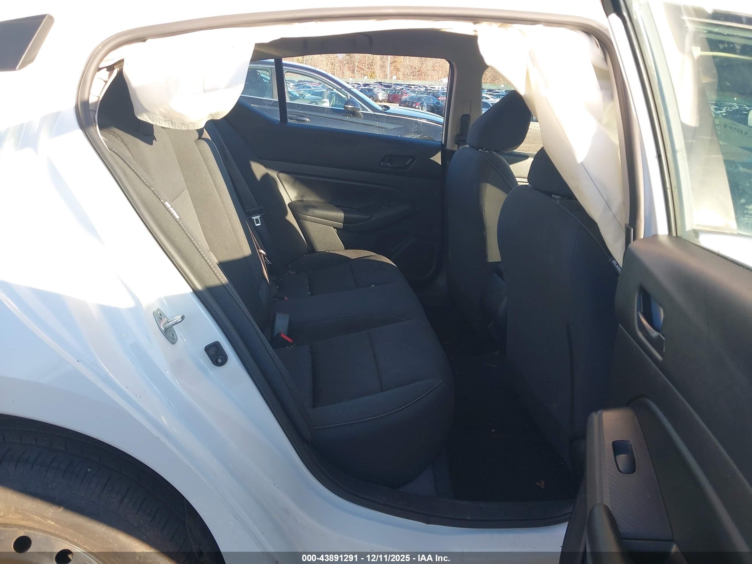 NISSAN ALTIMA image 8