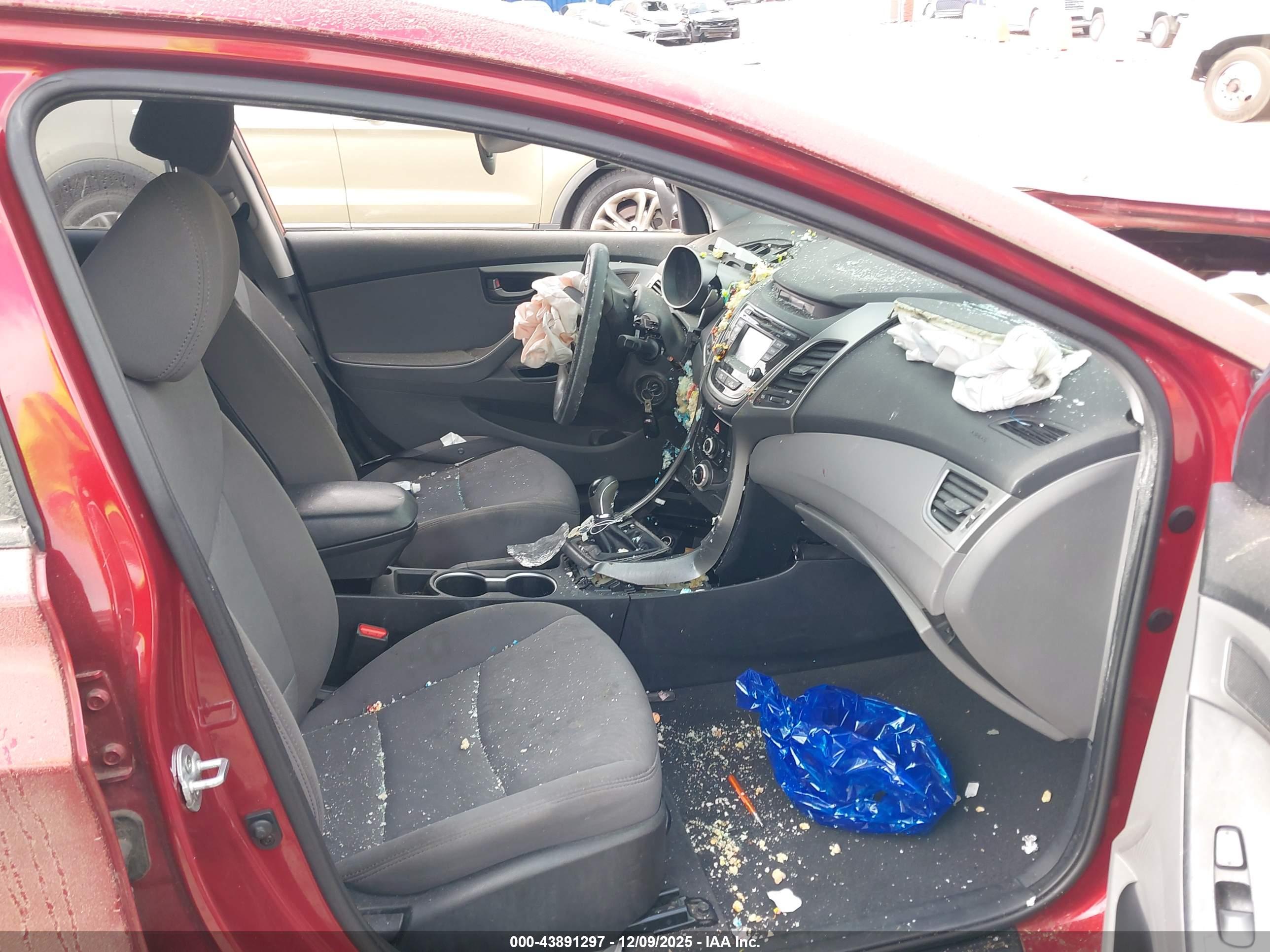 HYUNDAI ELANTRA image 5