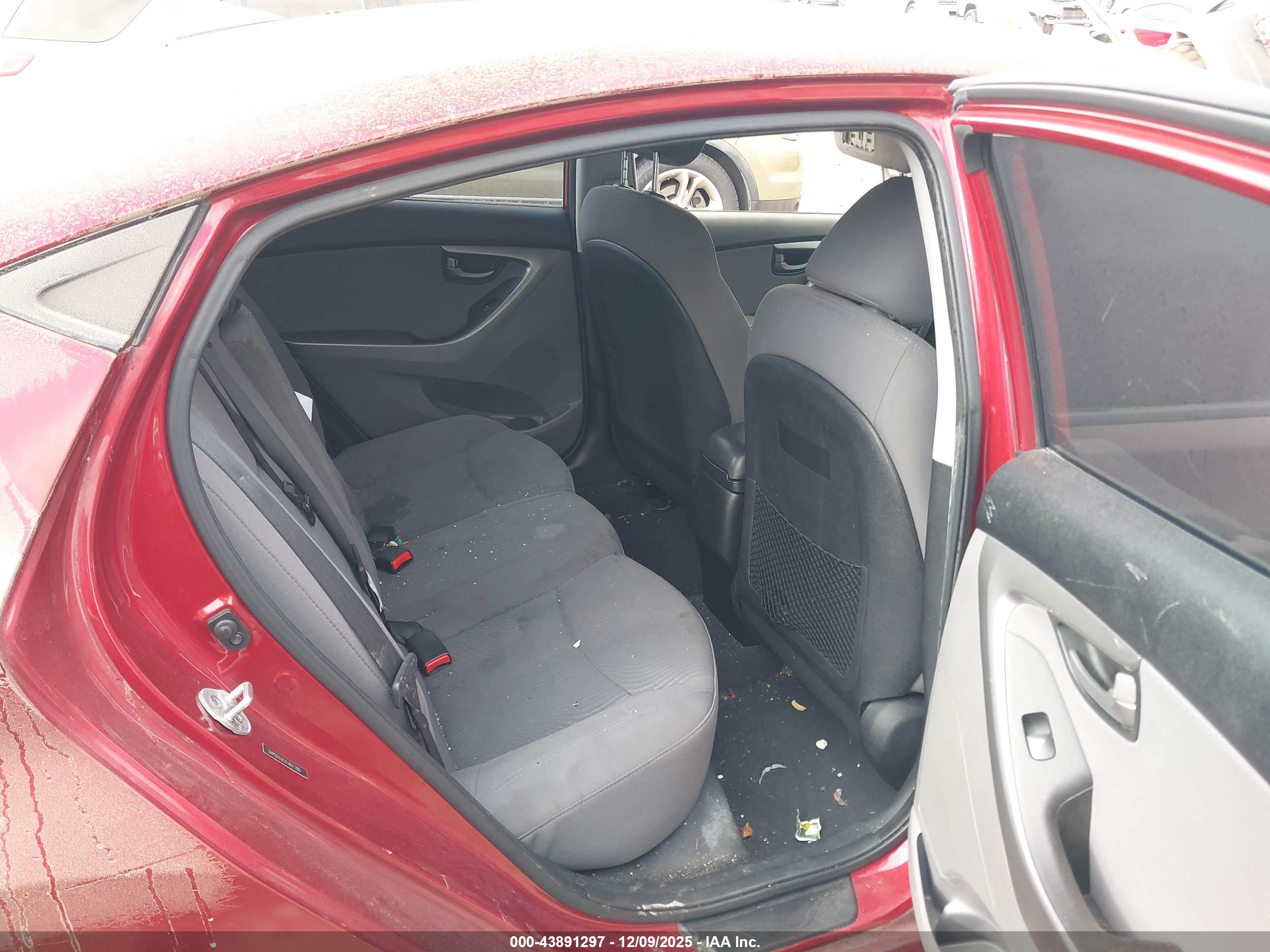 HYUNDAI ELANTRA image 8