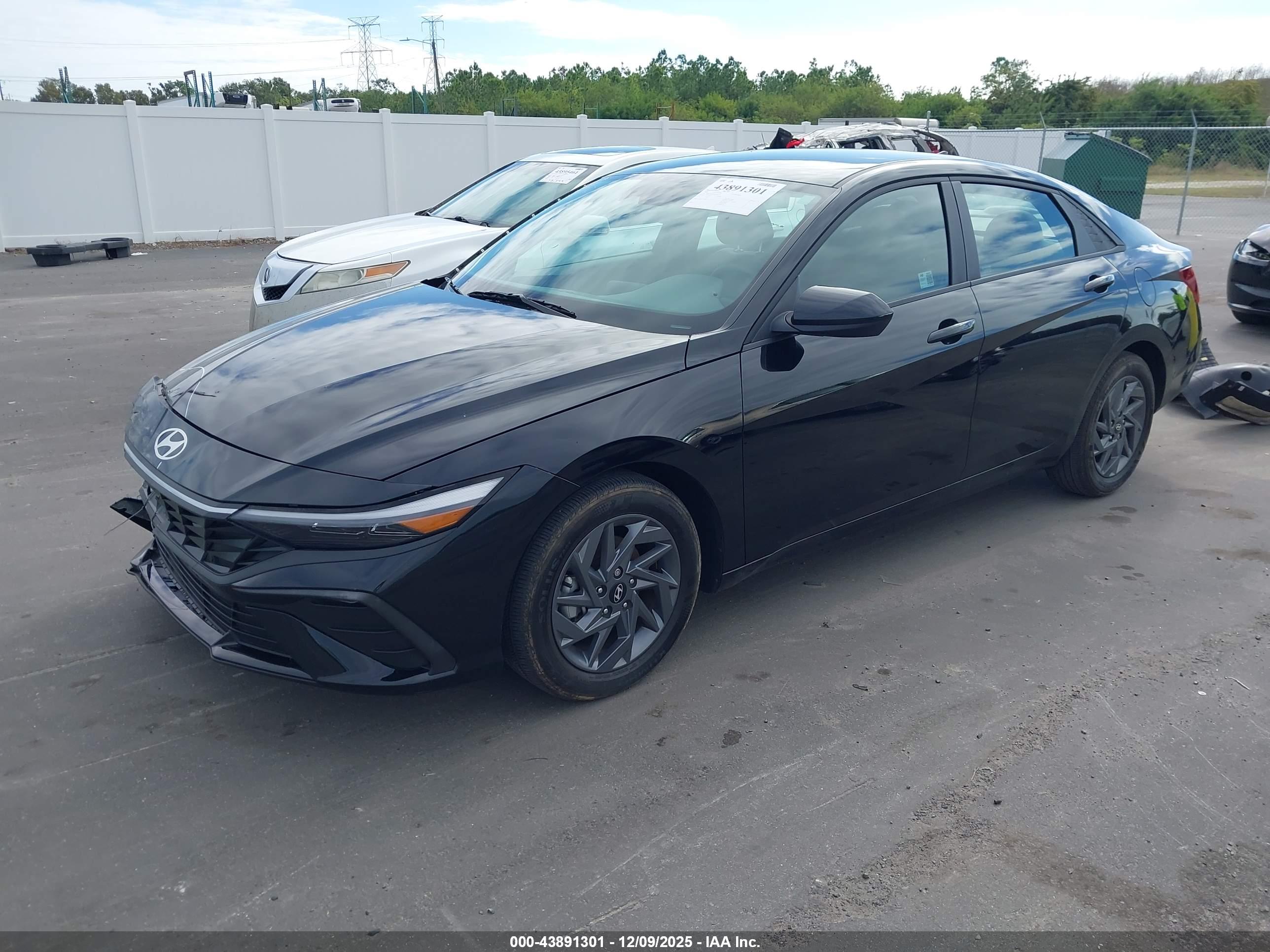 HYUNDAI ELANTRA image 2