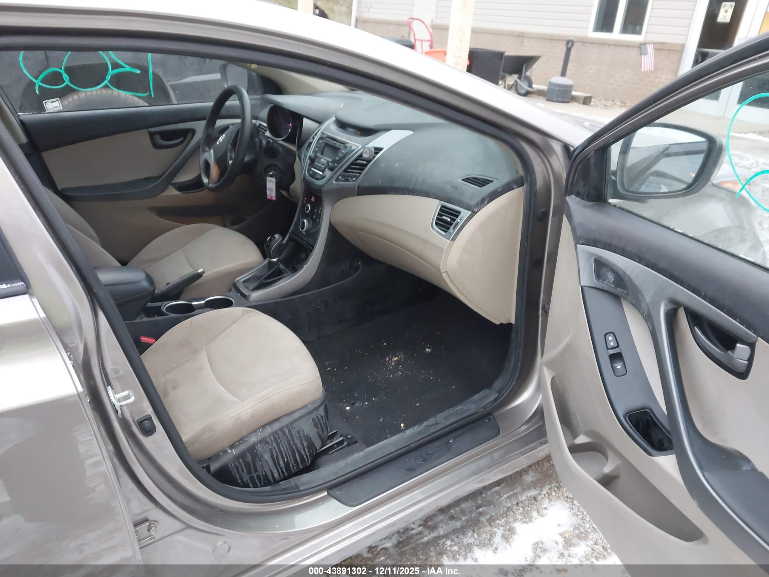 HYUNDAI ELANTRA image 5