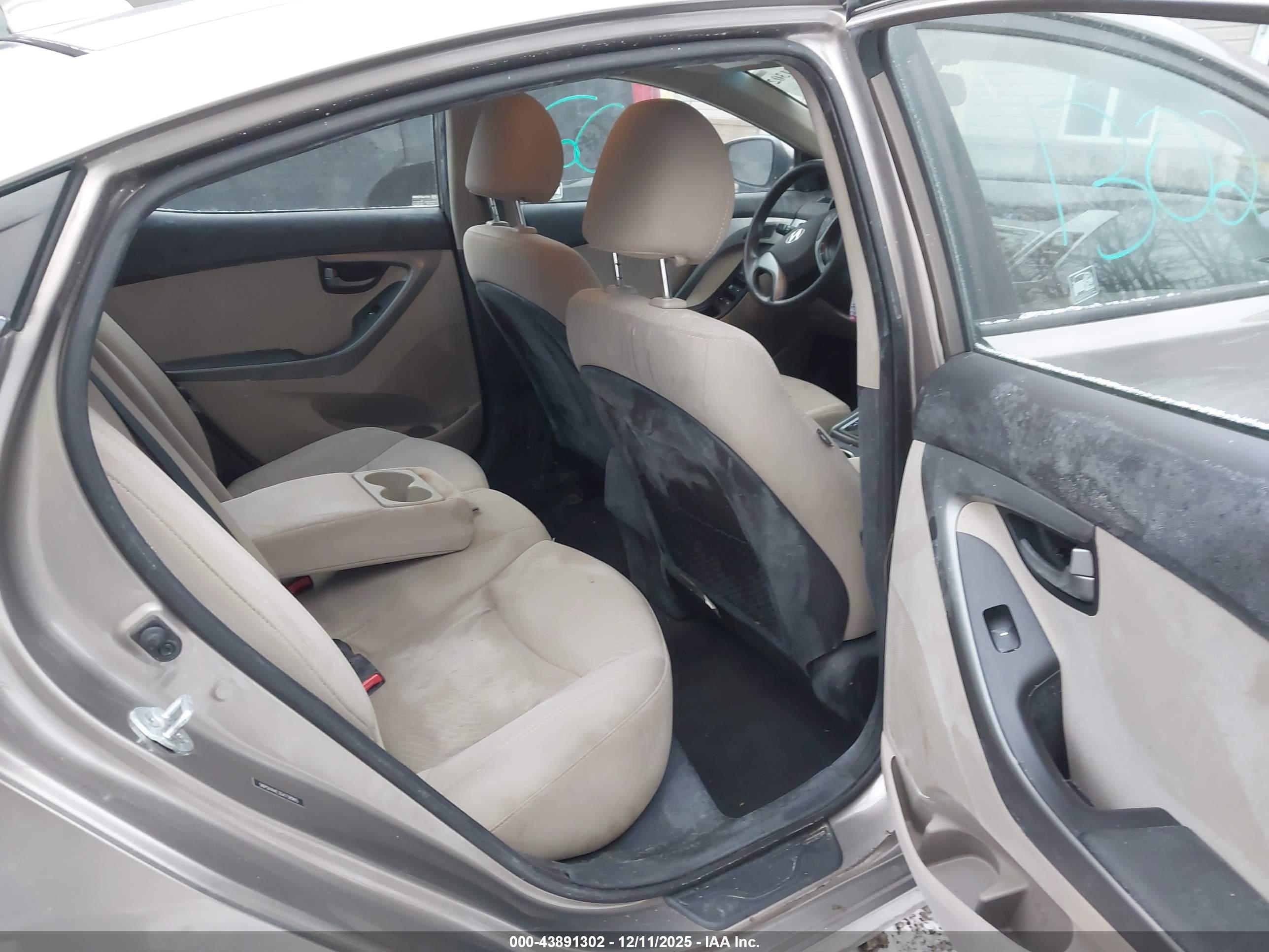 HYUNDAI ELANTRA image 8