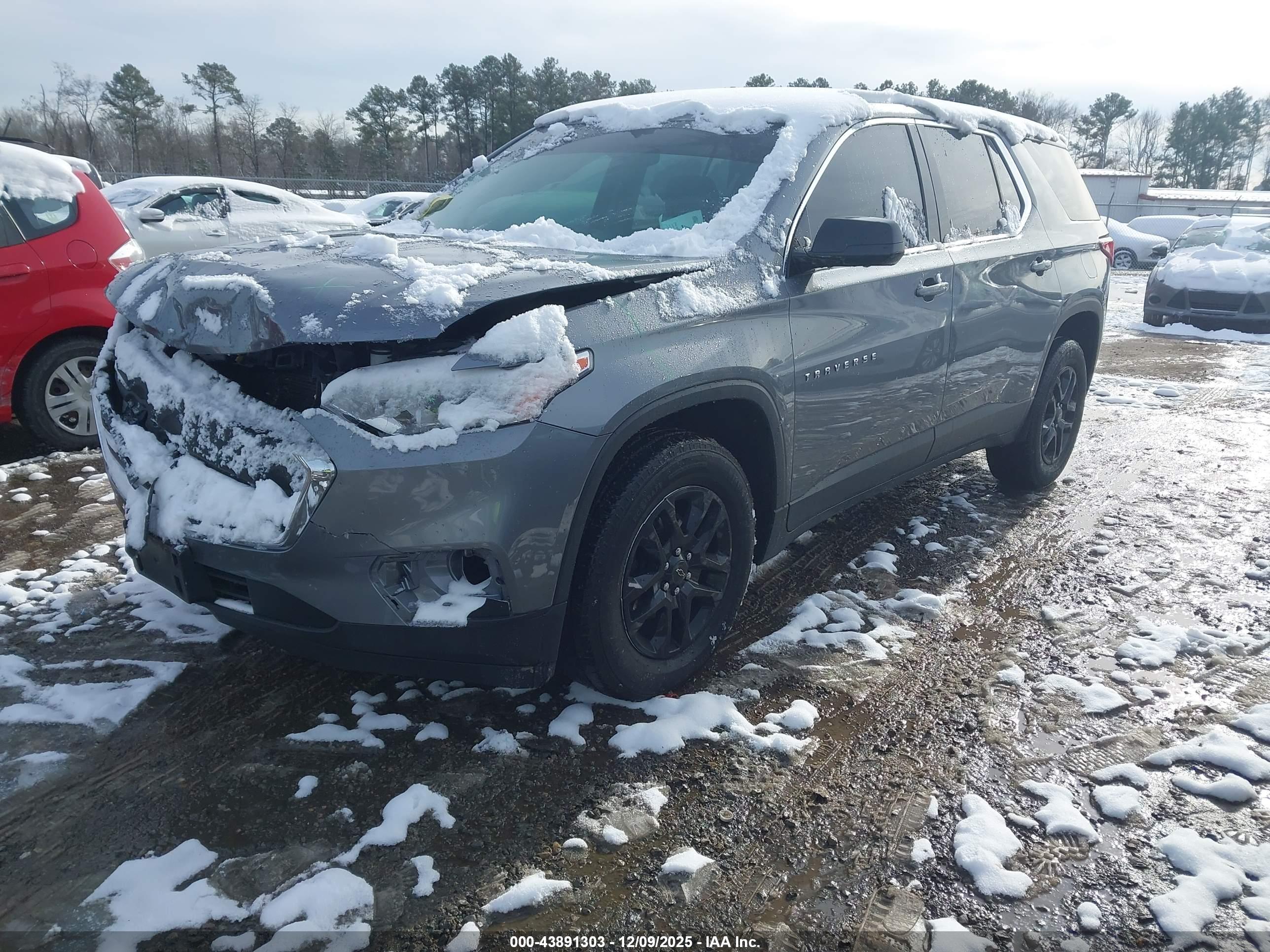 CHEVROLET TRAVERSE image 2