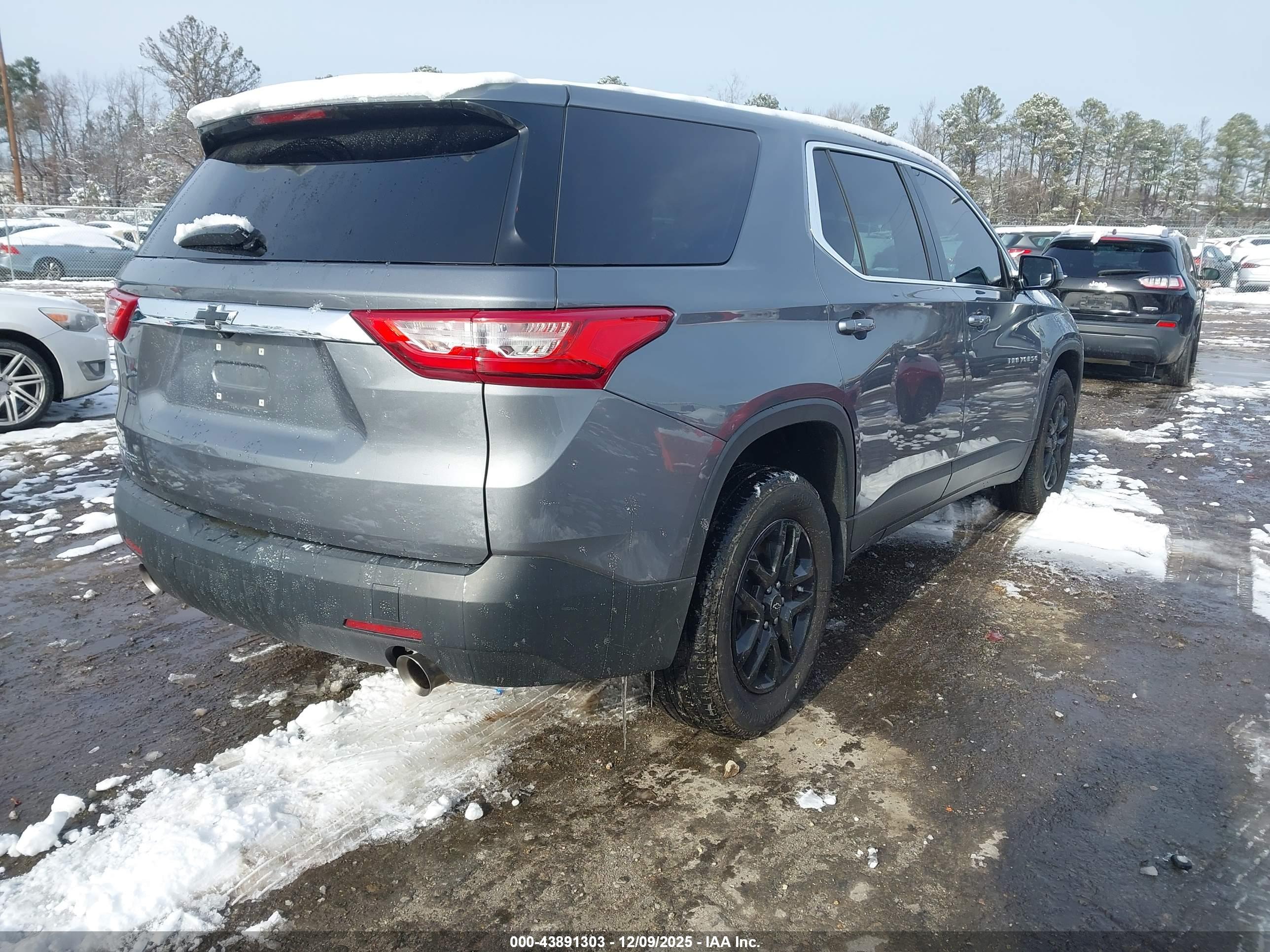 CHEVROLET TRAVERSE image 4