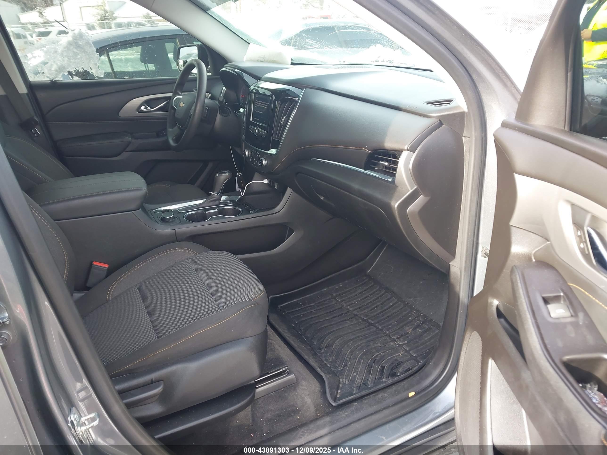 CHEVROLET TRAVERSE image 5