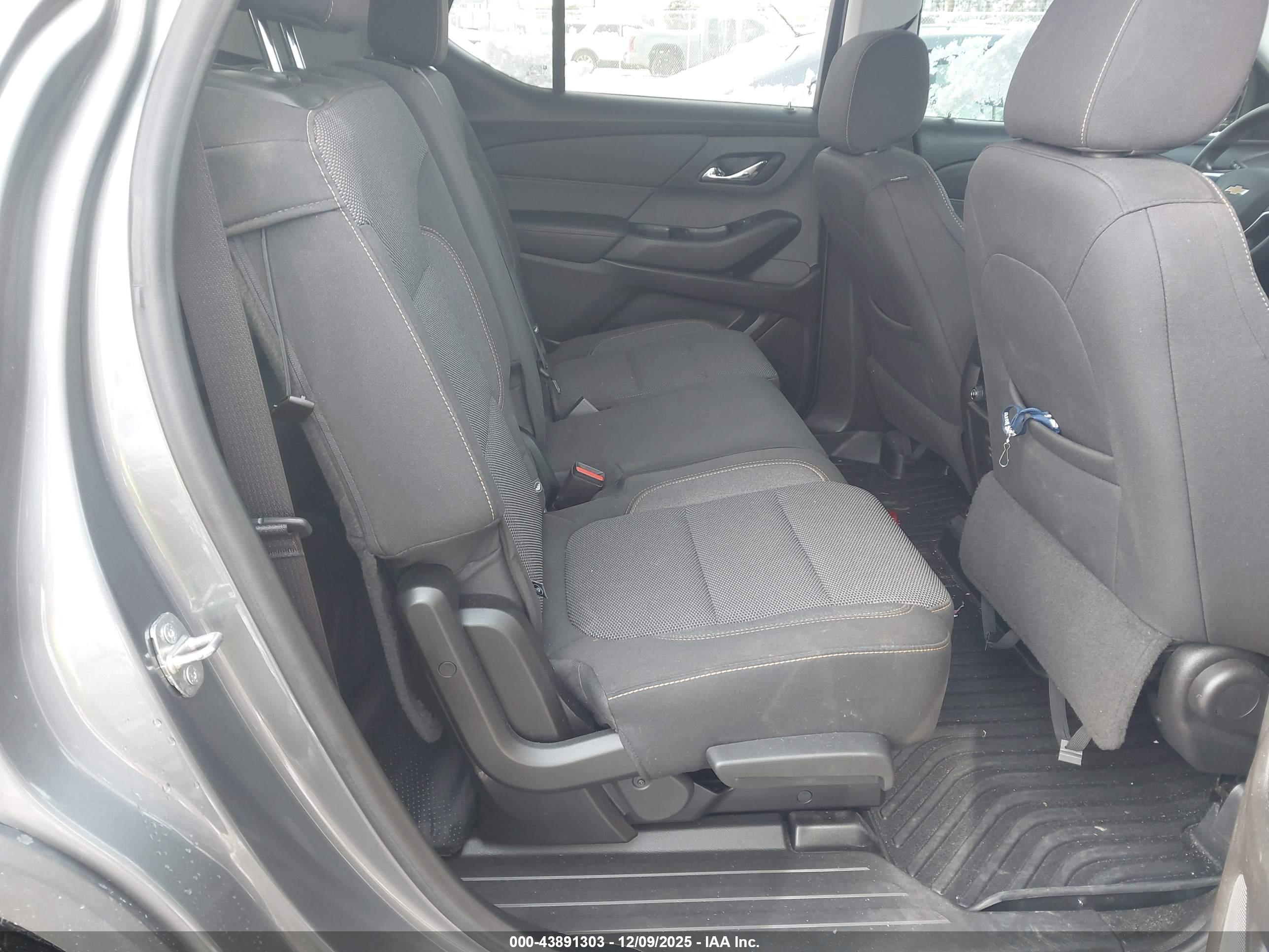 CHEVROLET TRAVERSE image 8