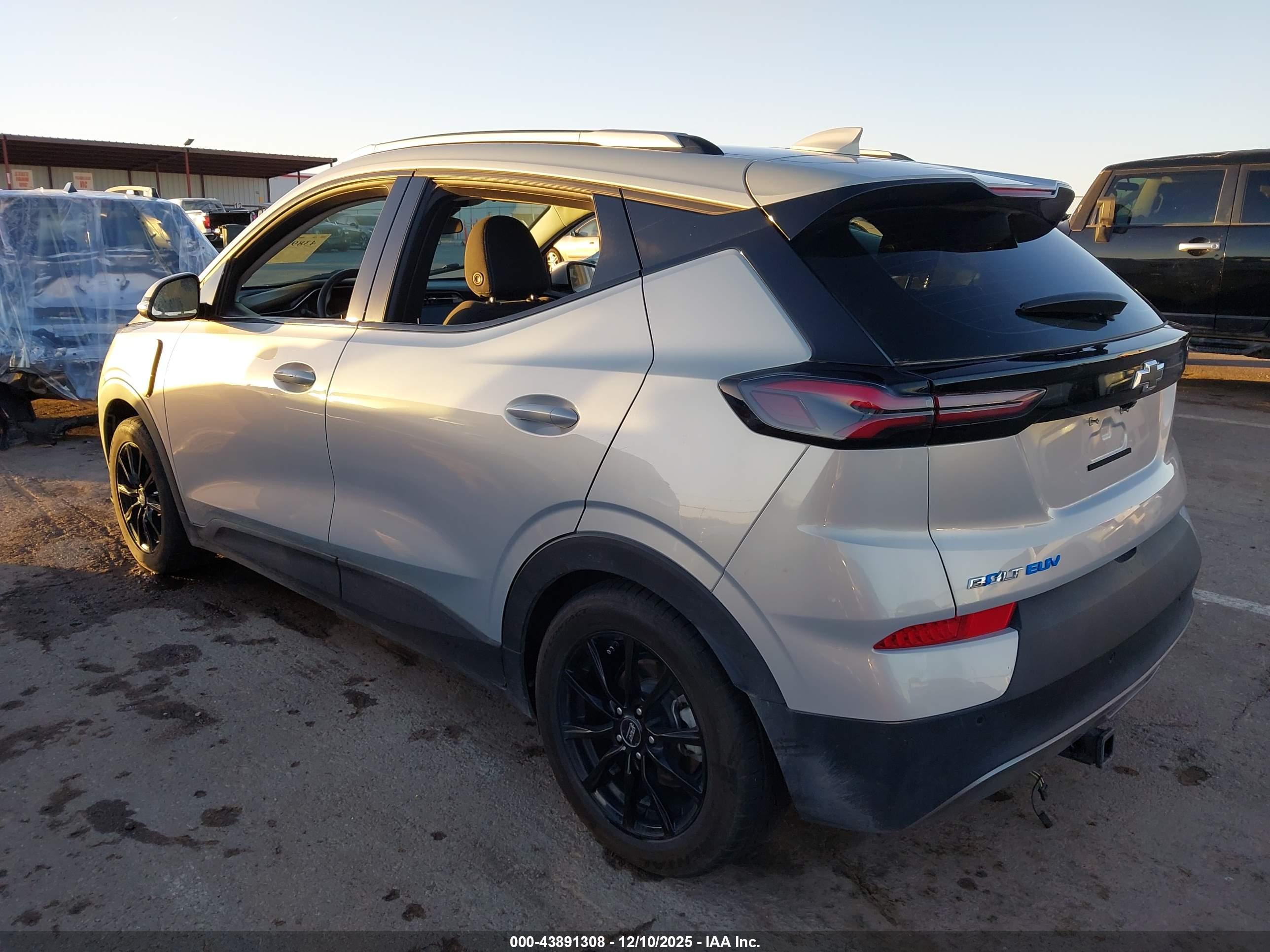 CHEVROLET BOLT image 3