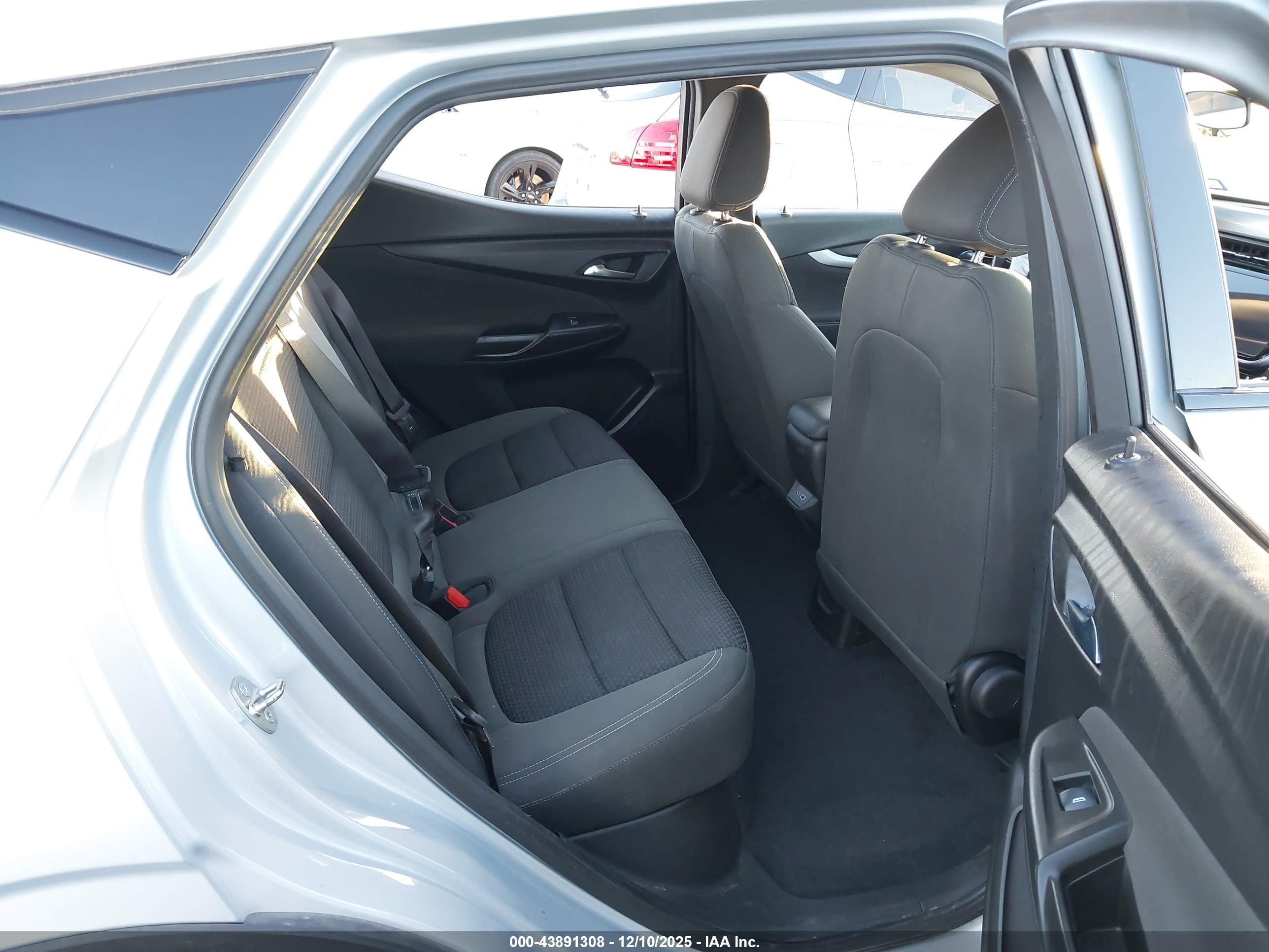 CHEVROLET BOLT image 8