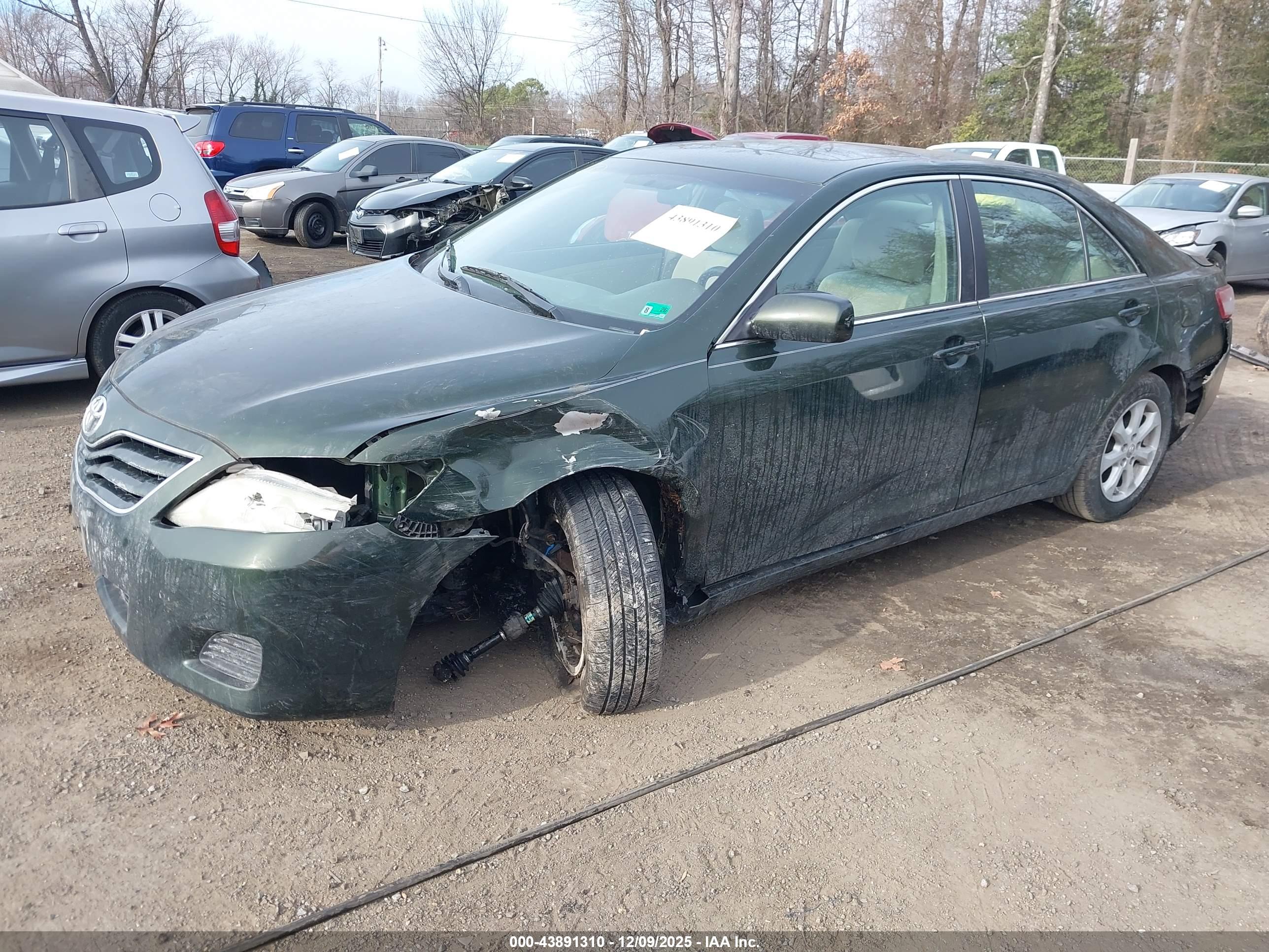 TOYOTA CAMRY image 2
