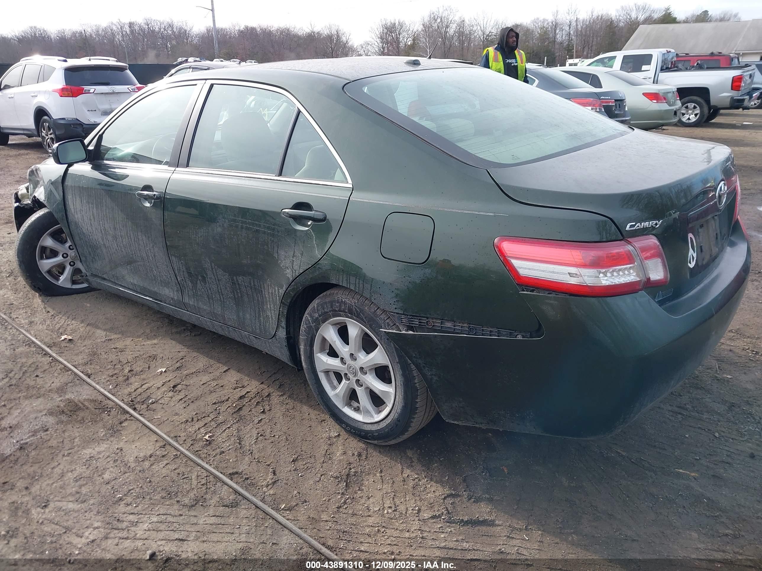 TOYOTA CAMRY image 3
