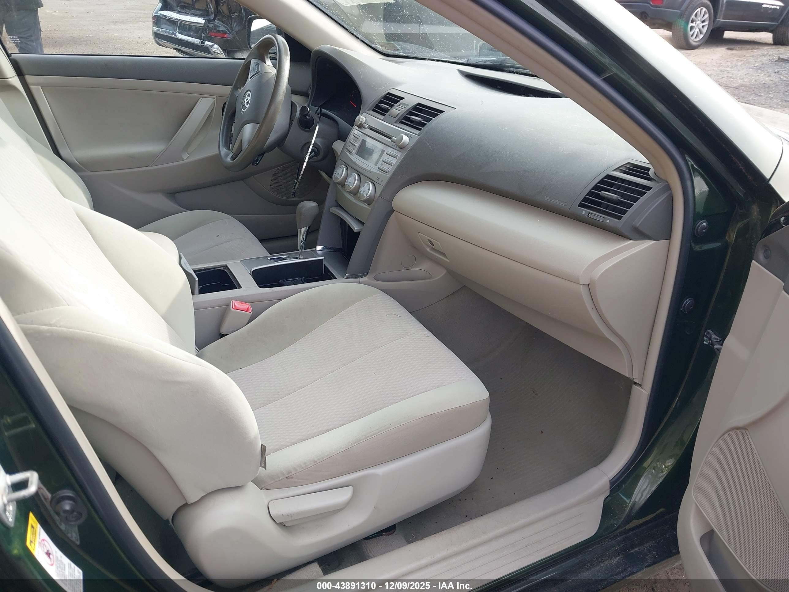 TOYOTA CAMRY image 5