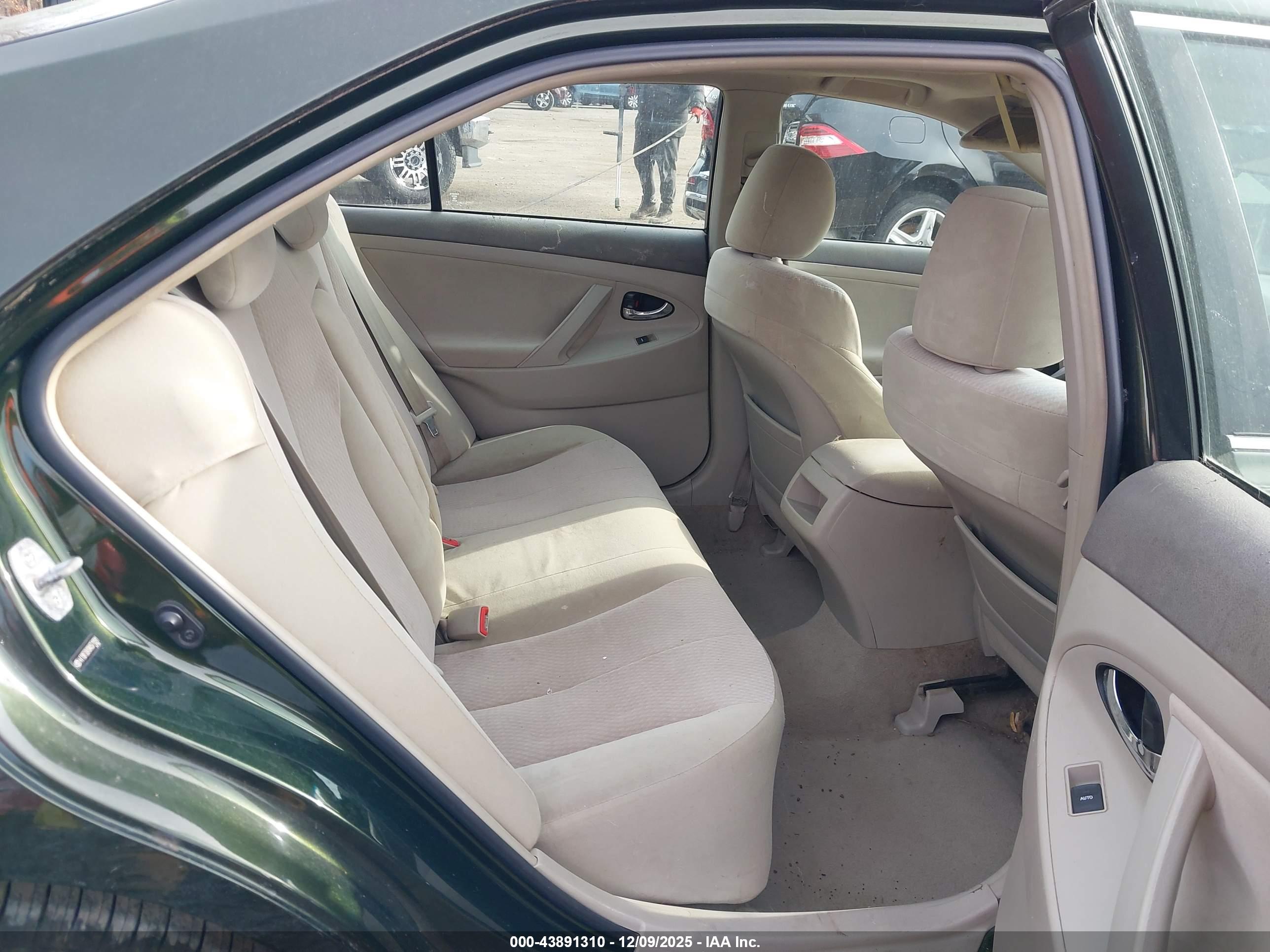 TOYOTA CAMRY image 8