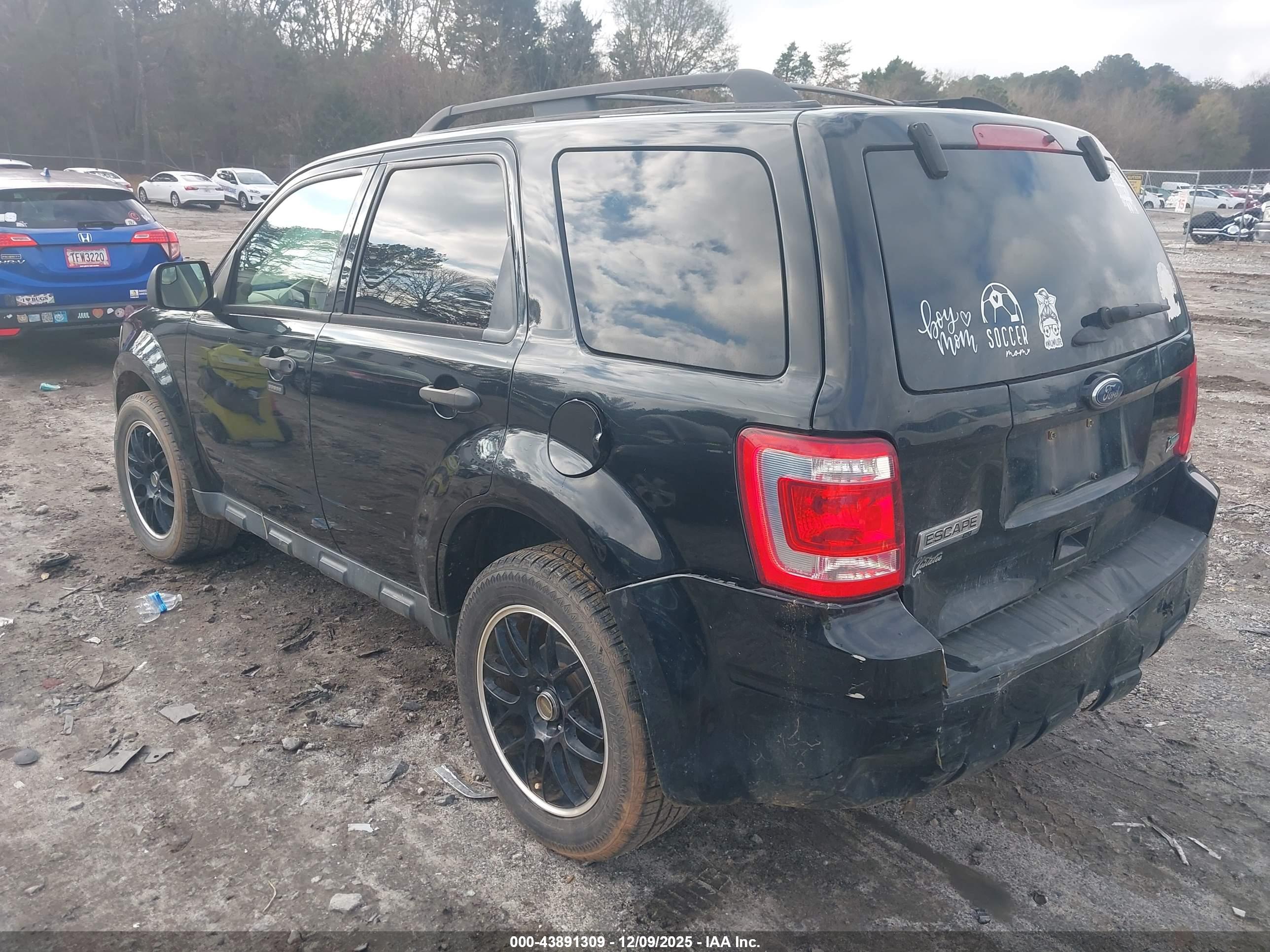FORD ESCAPE image 3
