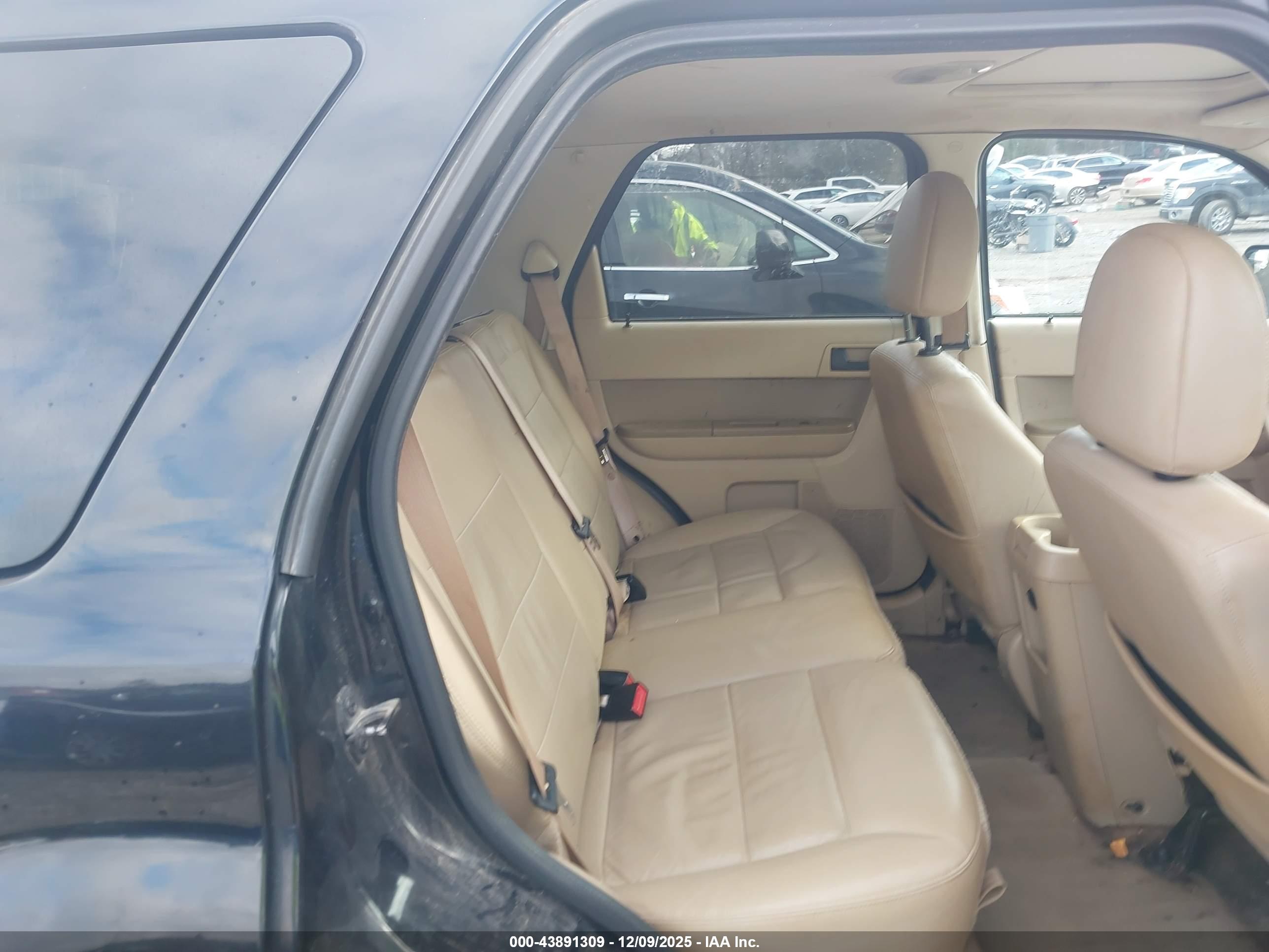 FORD ESCAPE image 8