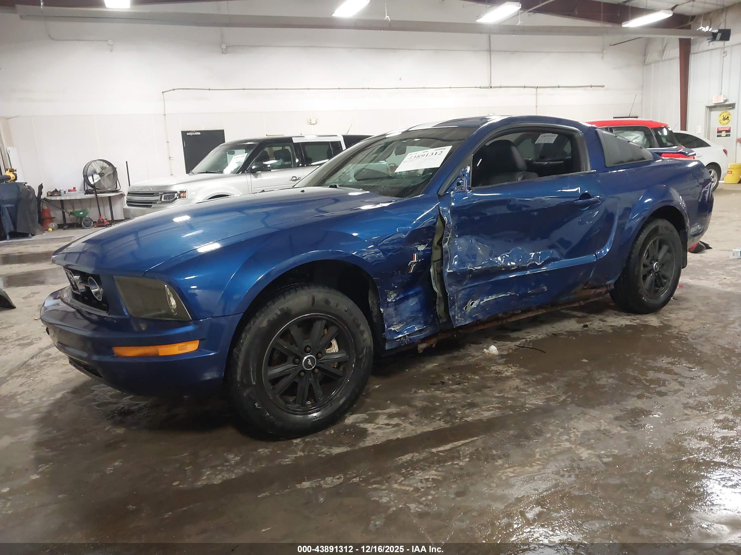 FORD MUSTANG image 2