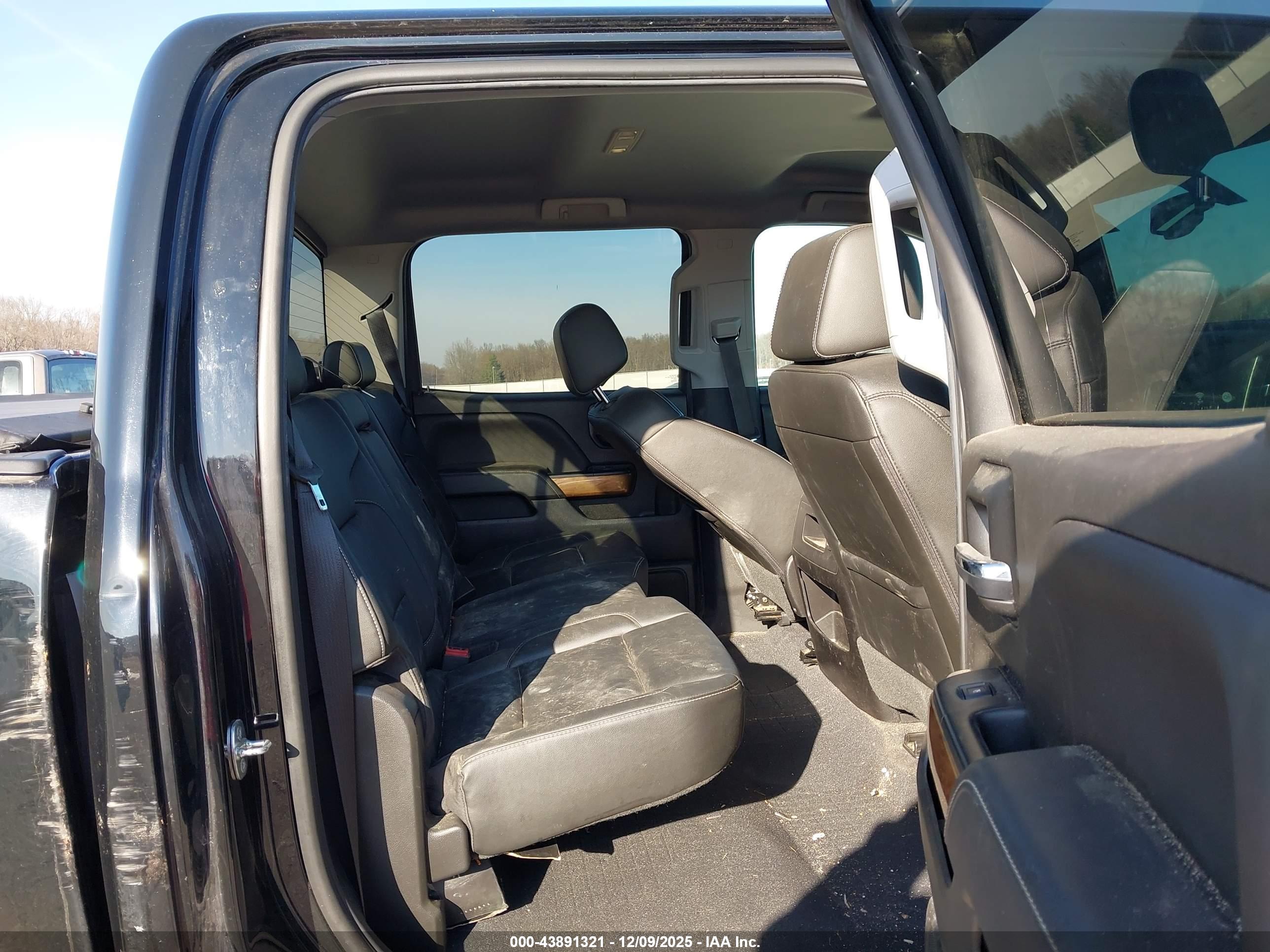 CHEVROLET SILVERADO image 8