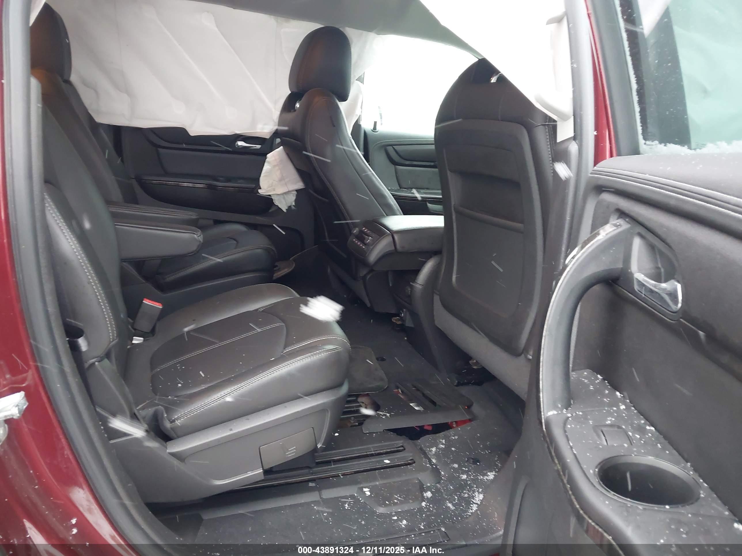 GMC ACADIA image 8