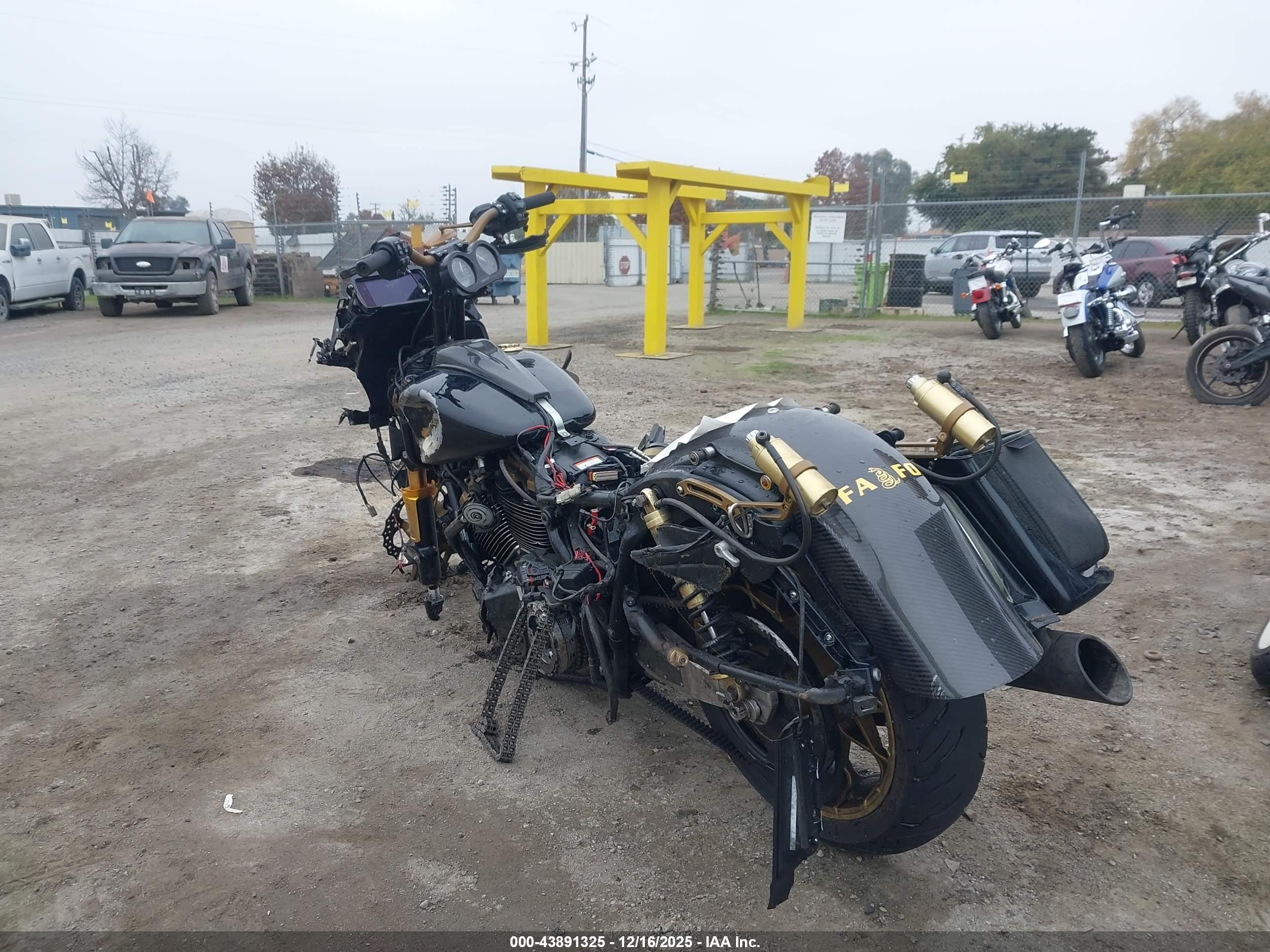 HARLEY-DAVIDSON FLTRXST image 3