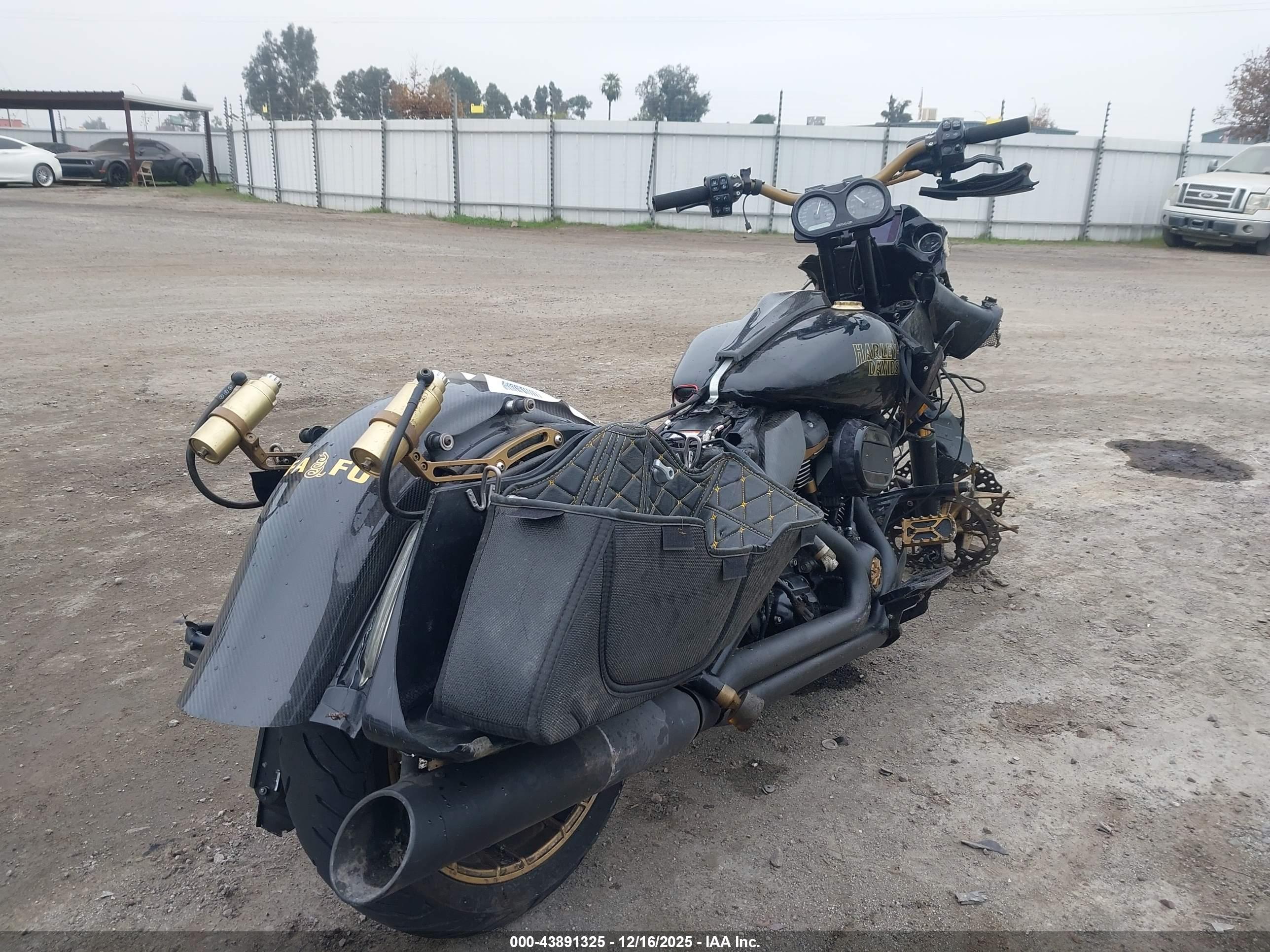 HARLEY-DAVIDSON FLTRXST image 4