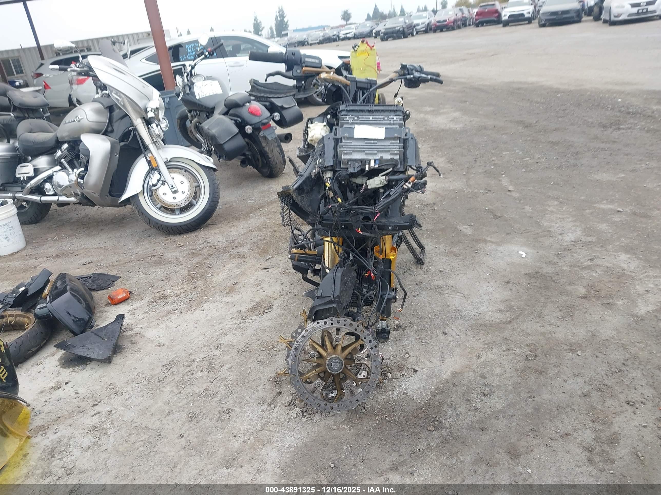 HARLEY-DAVIDSON FLTRXST image 5
