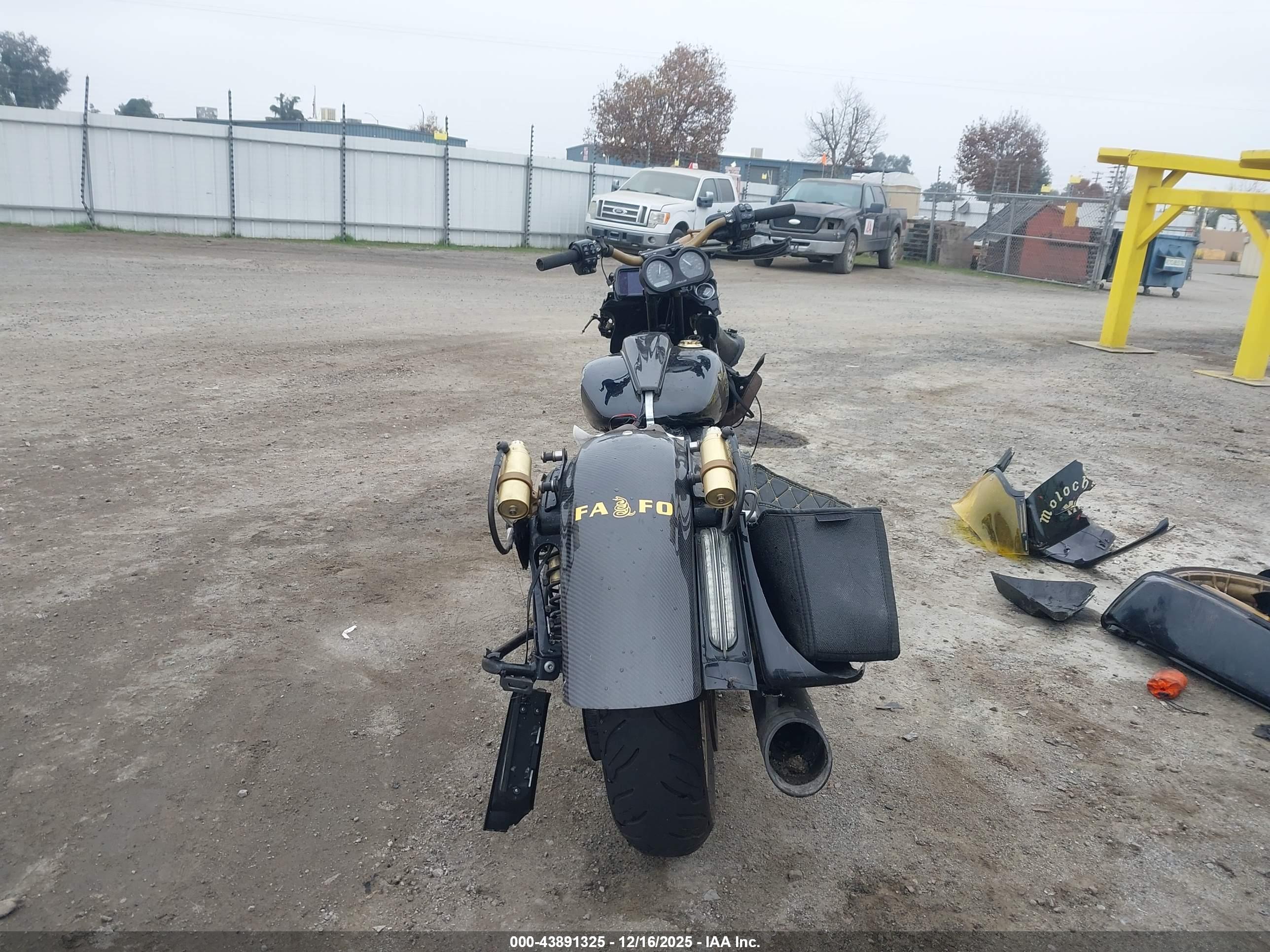 HARLEY-DAVIDSON FLTRXST image 6