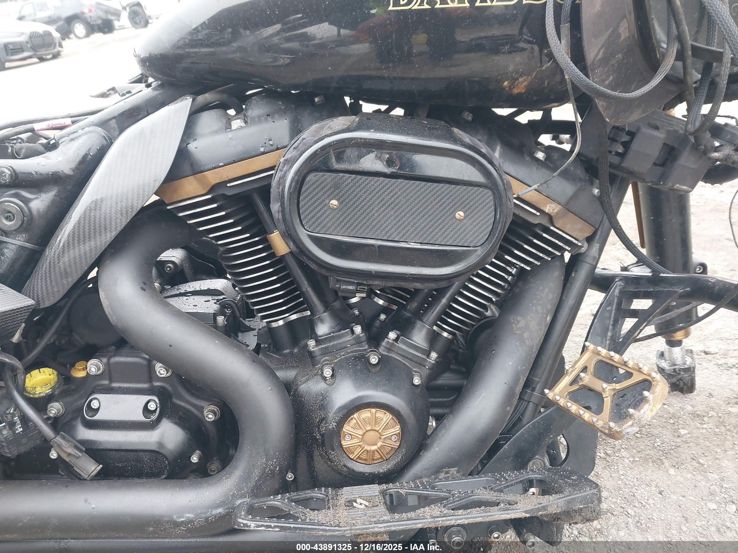 HARLEY-DAVIDSON FLTRXST image 8