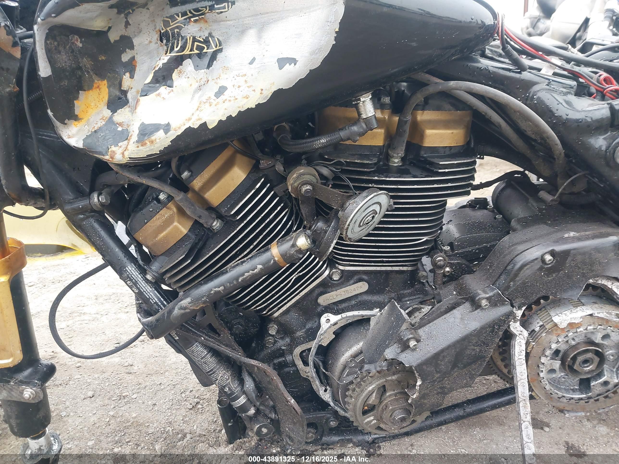 HARLEY-DAVIDSON FLTRXST image 9