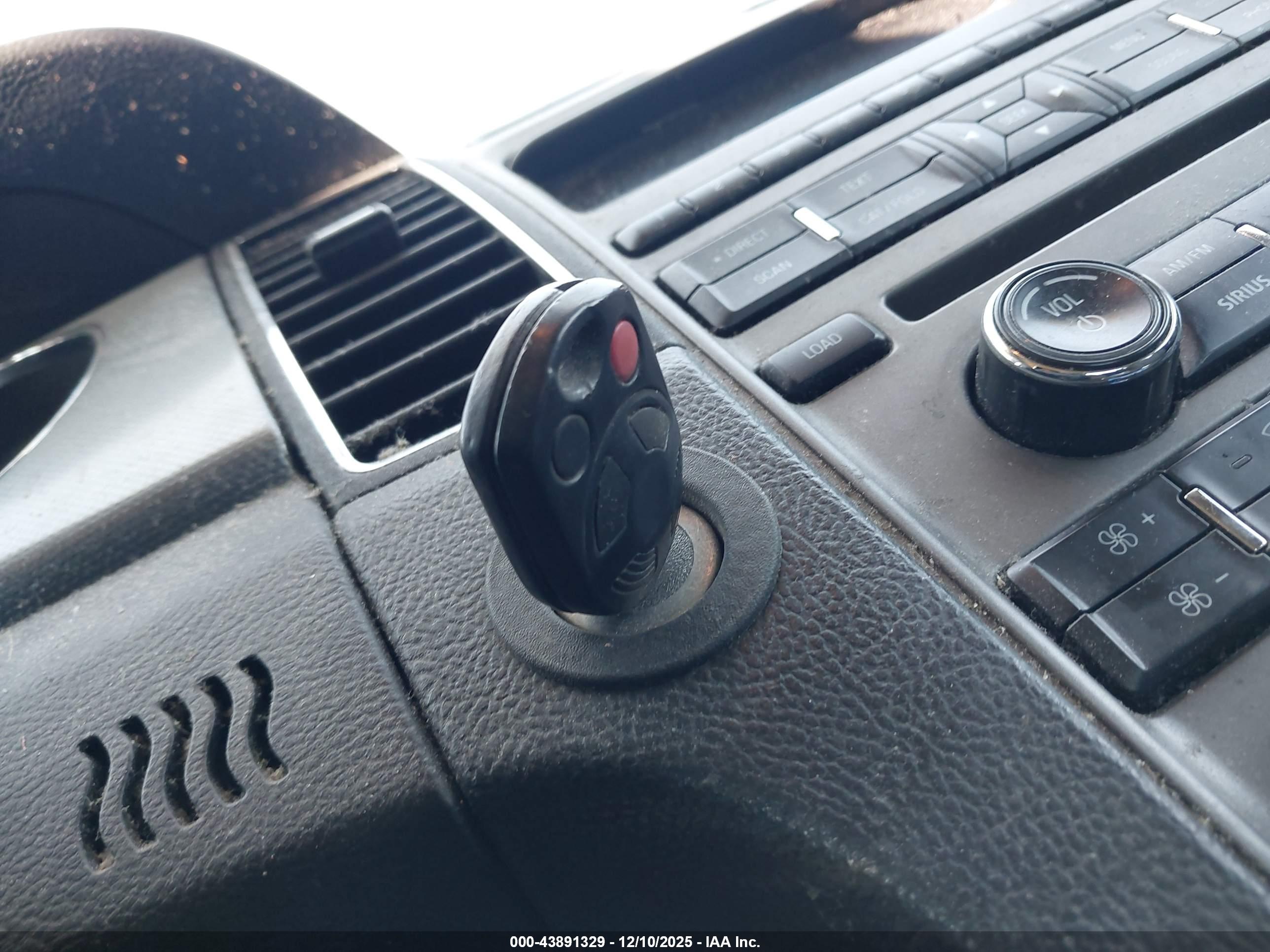 FORD TAURUS image 11