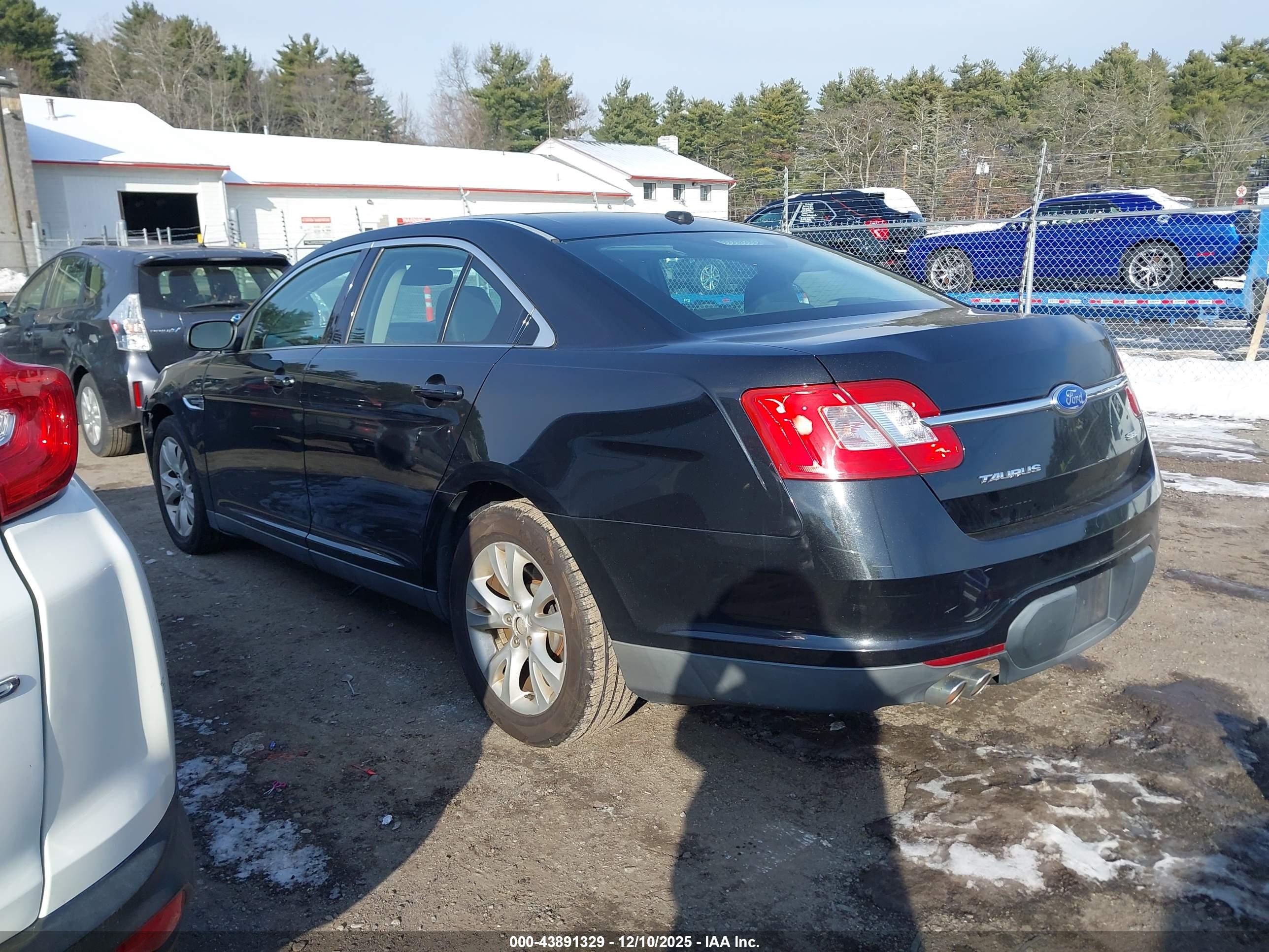 FORD TAURUS image 3