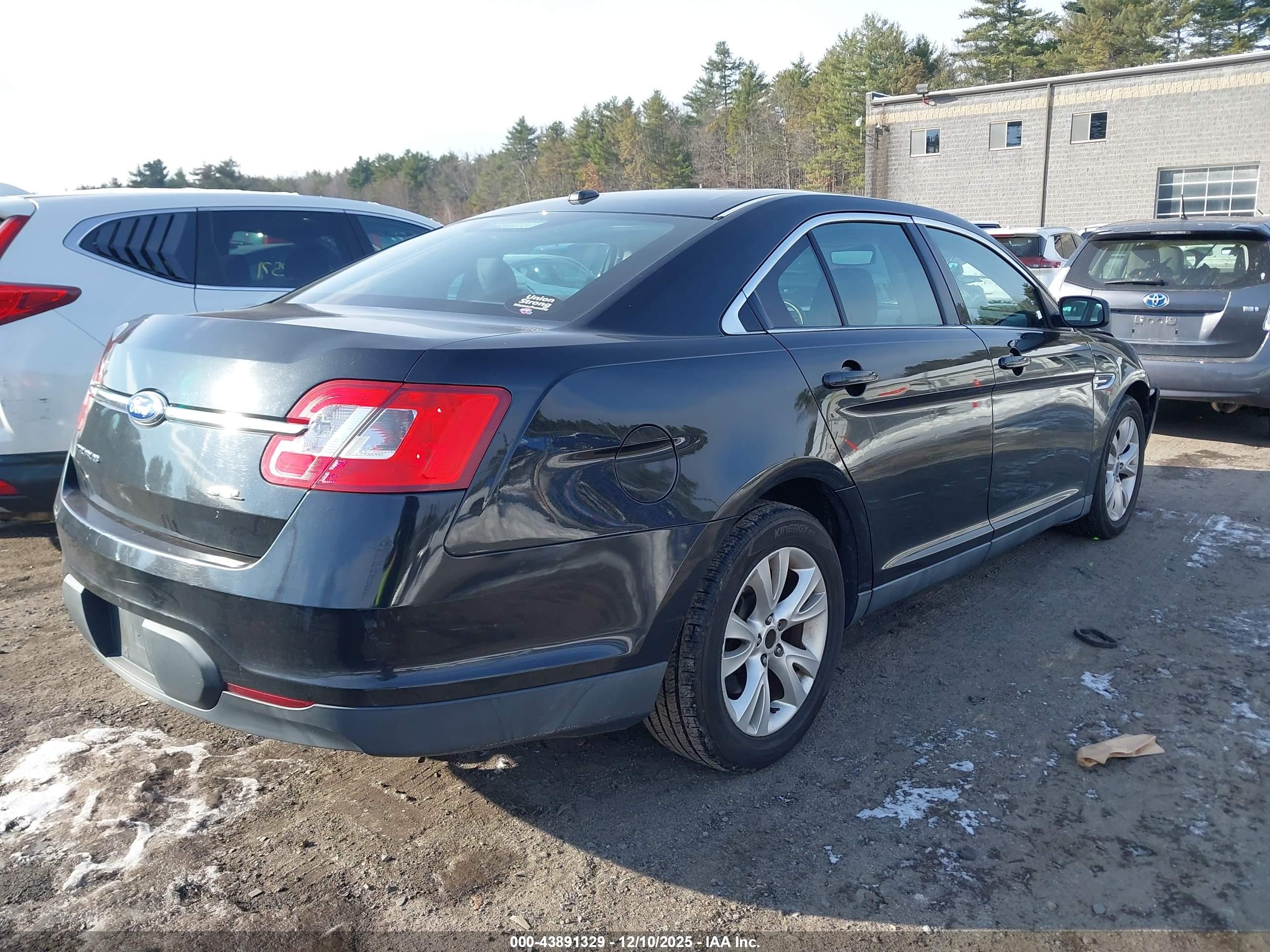 FORD TAURUS image 4