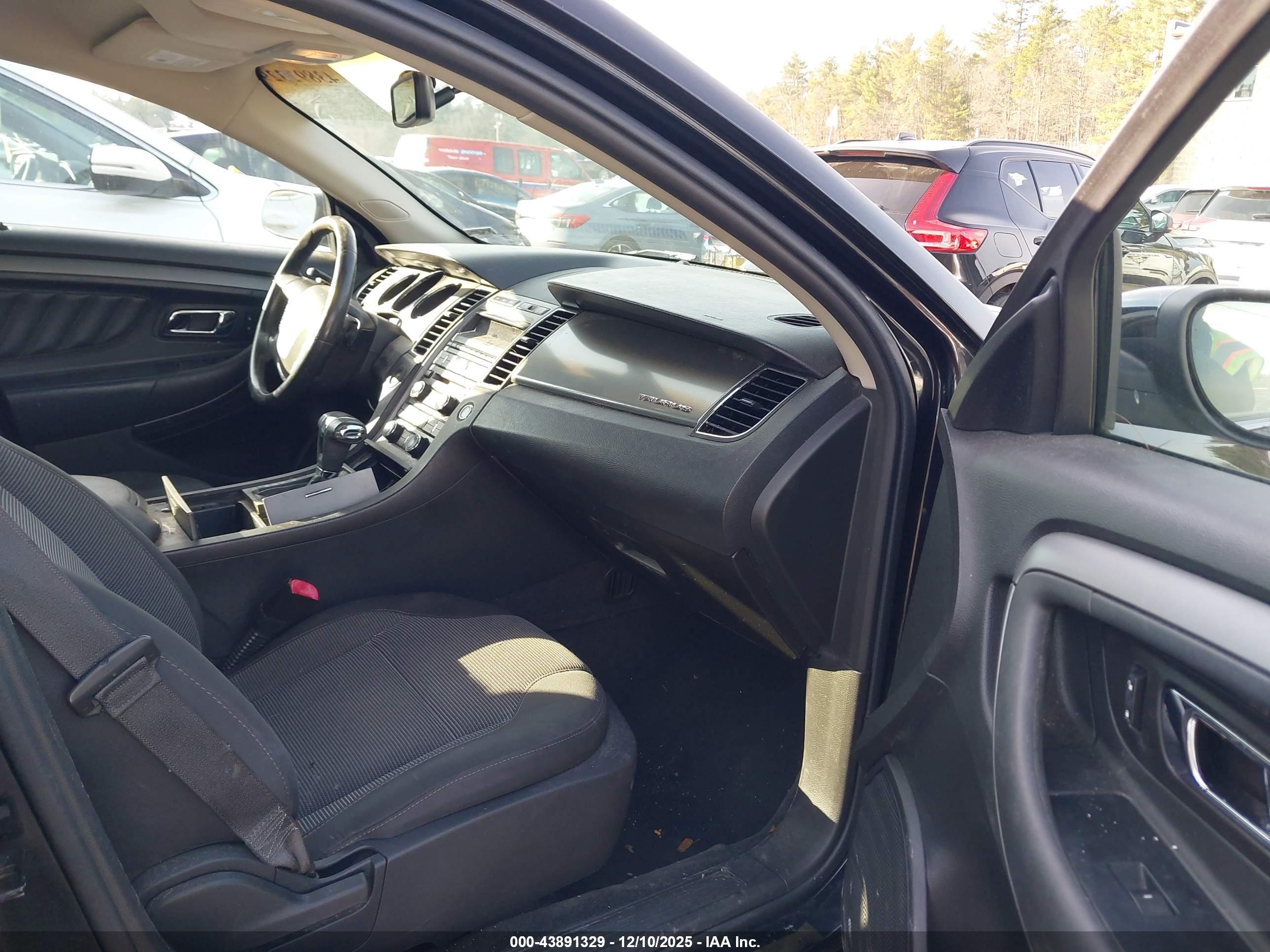 FORD TAURUS image 5
