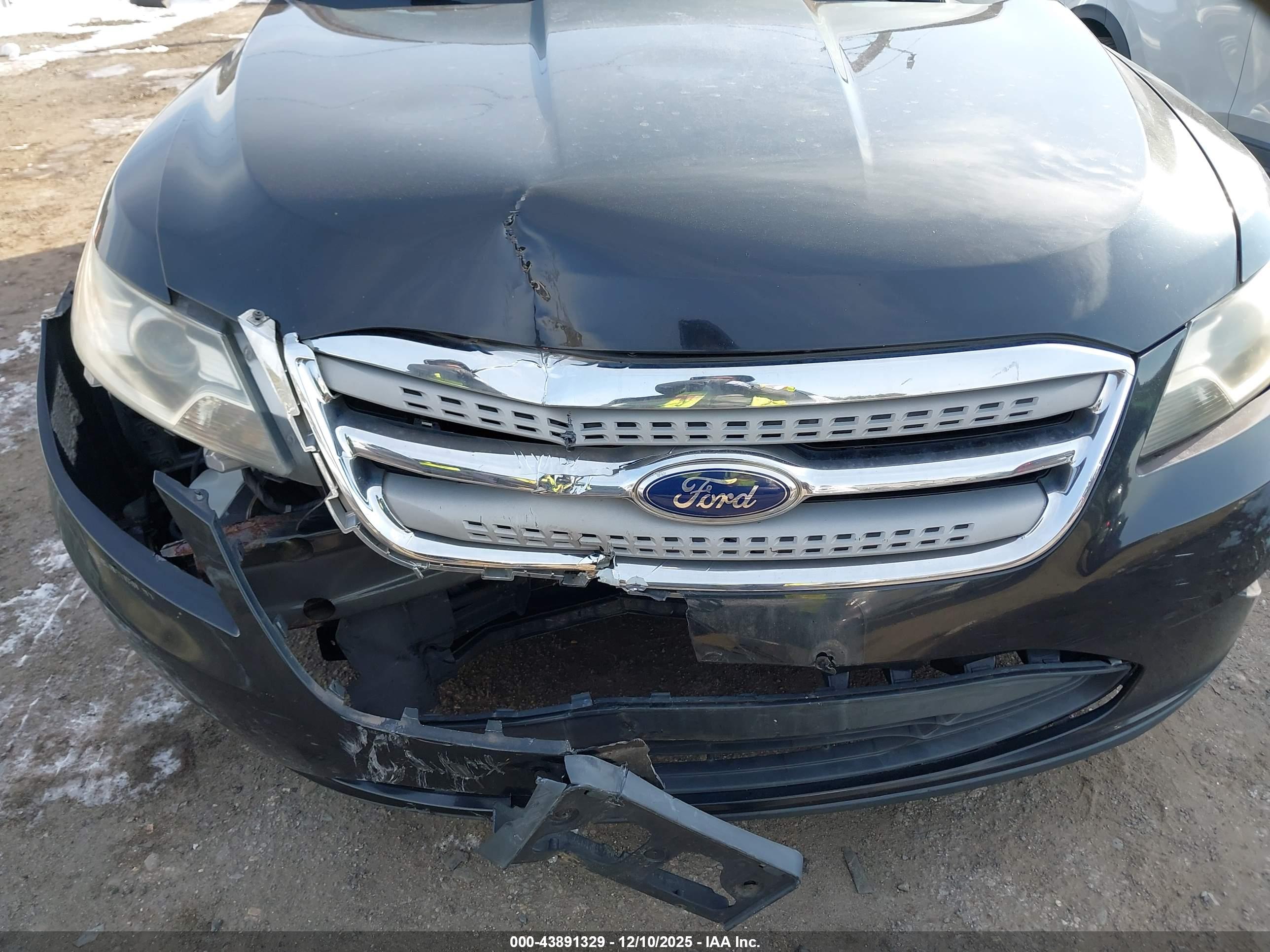 FORD TAURUS image 6