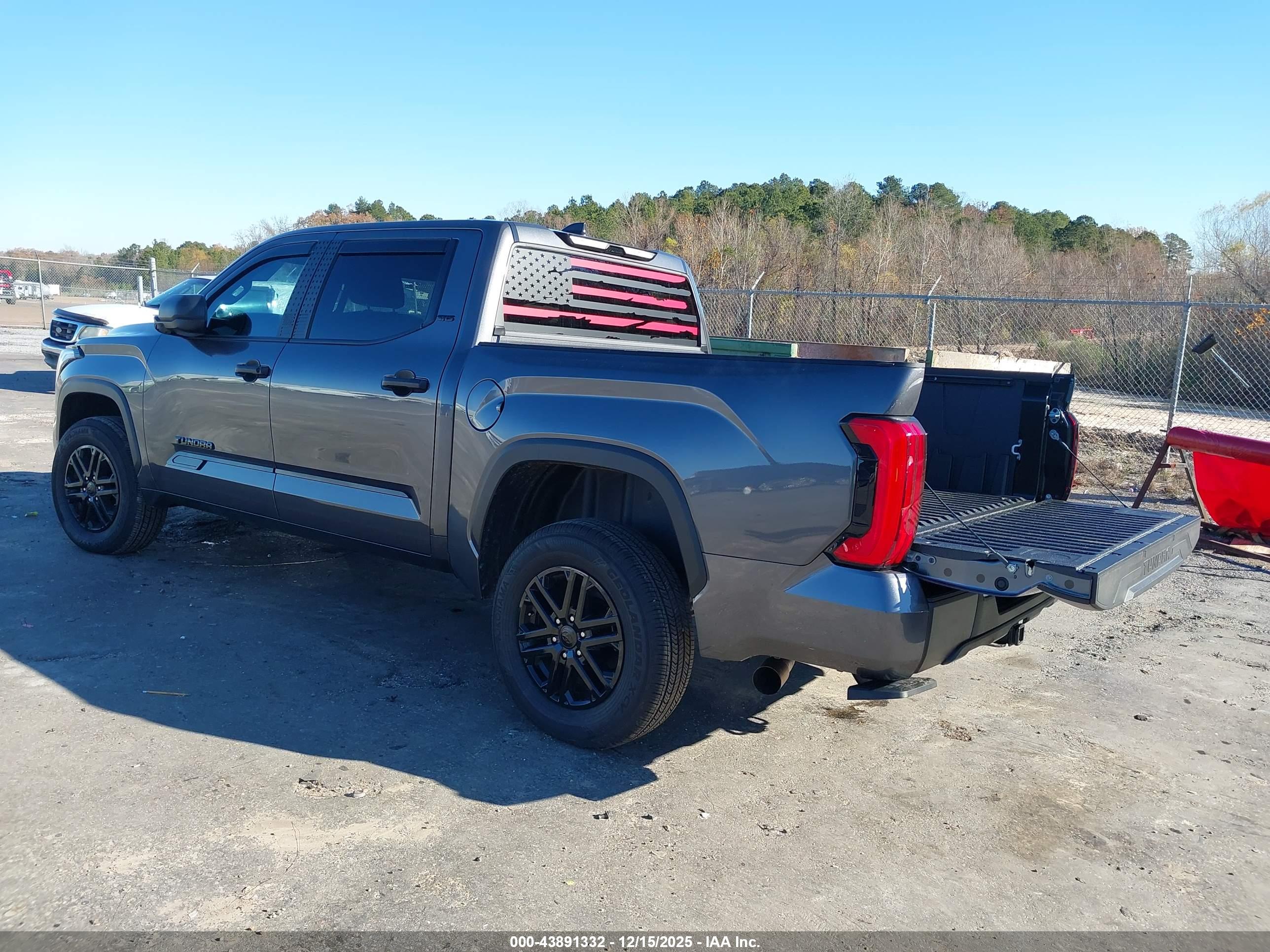 TOYOTA TUNDRA image 3