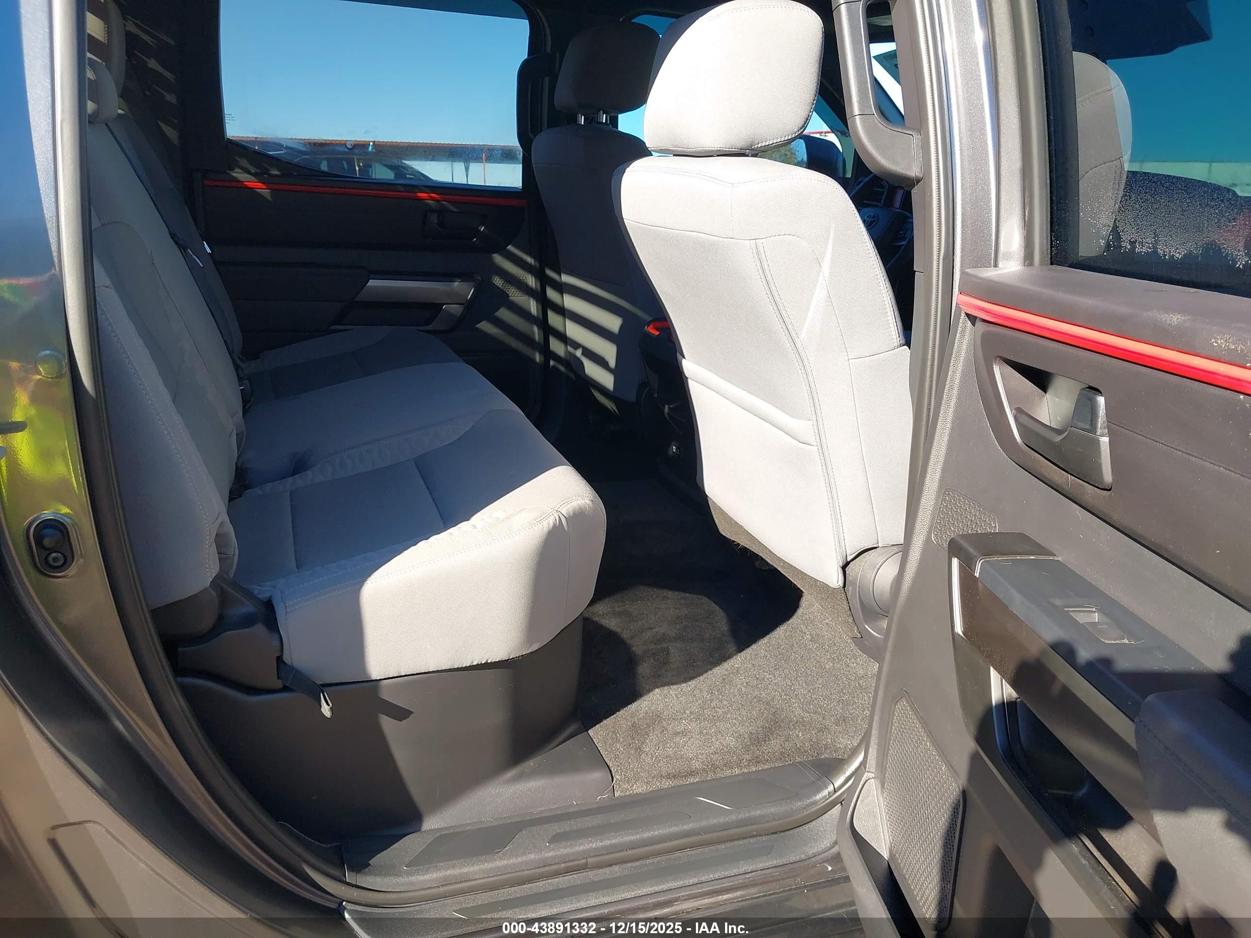 TOYOTA TUNDRA image 8
