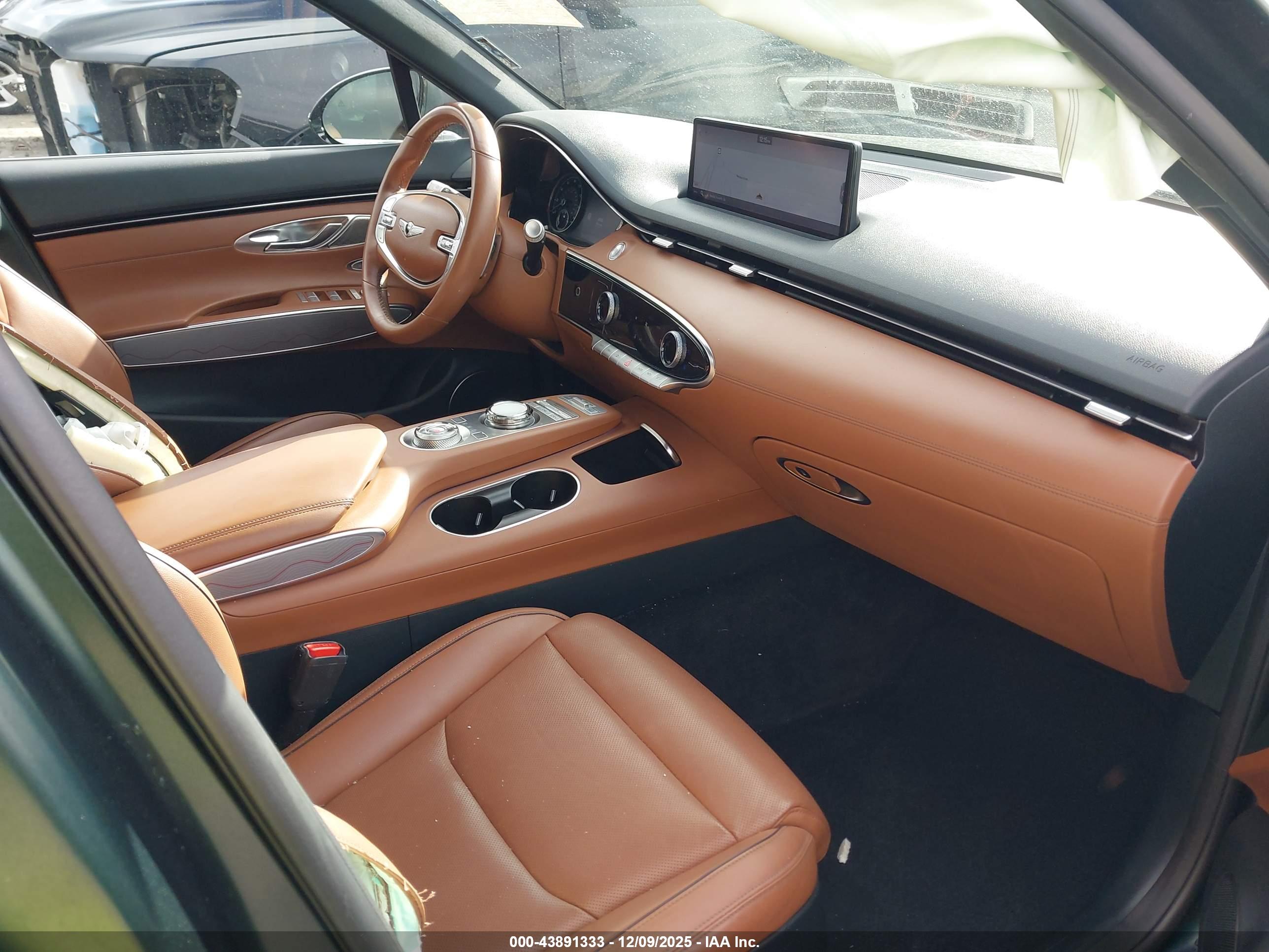 GENESIS GV70 image 5