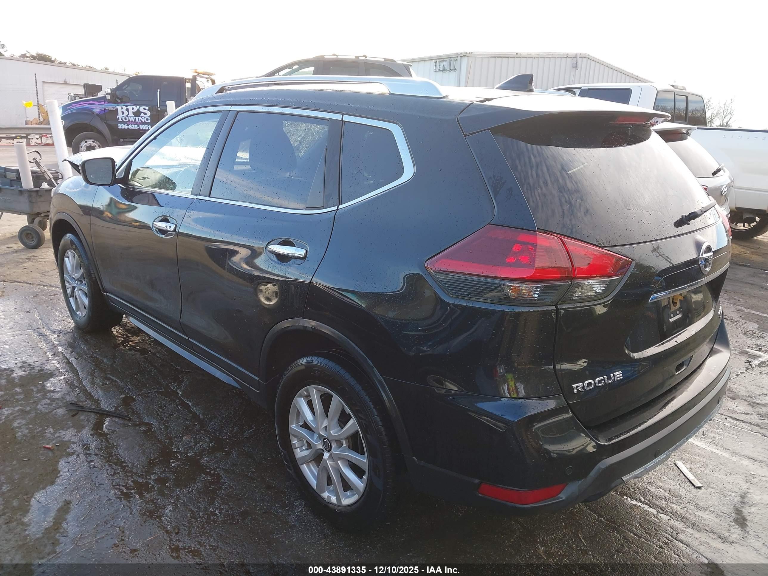 NISSAN ROGUE image 3