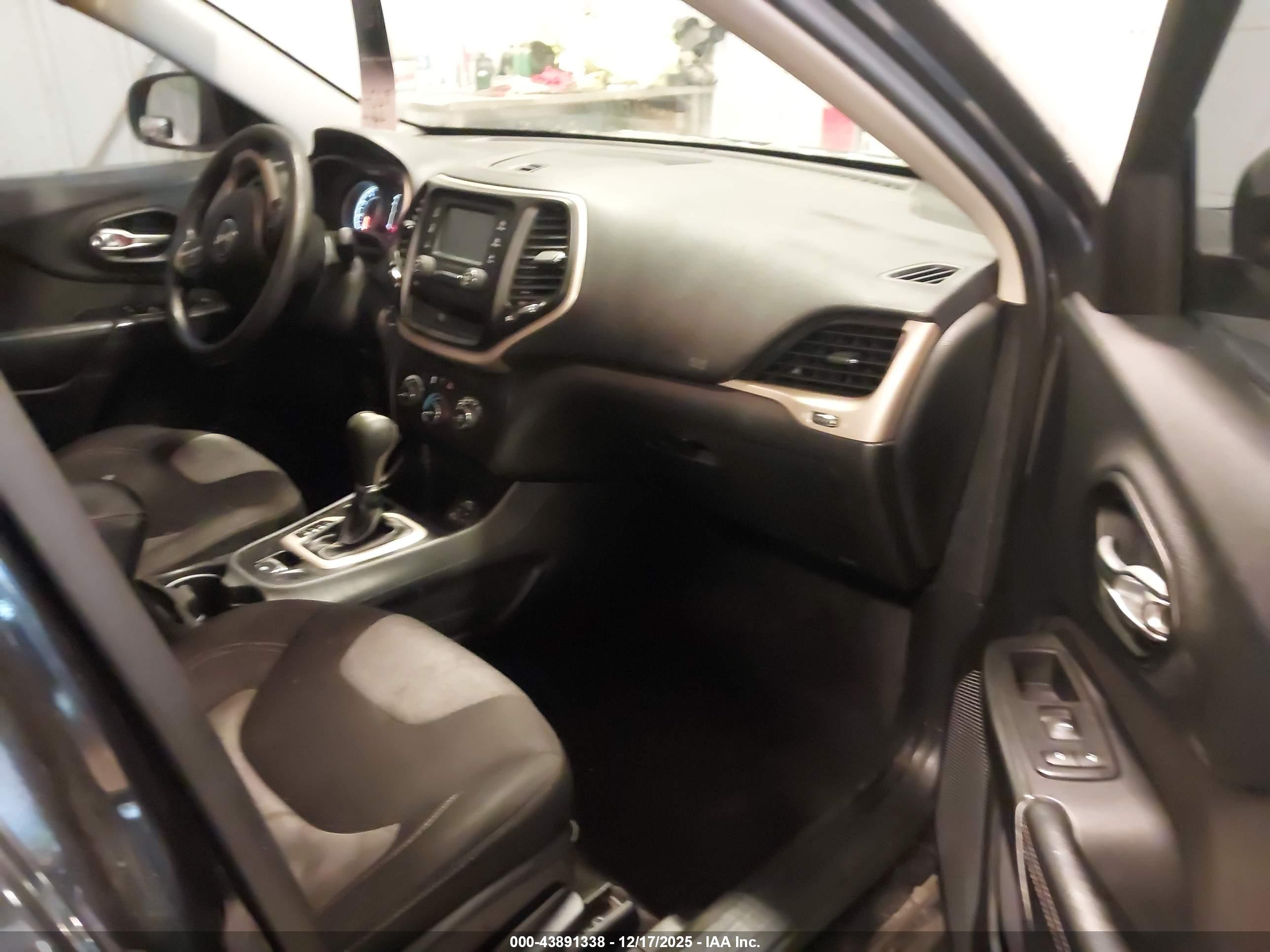 JEEP CHEROKEE image 5