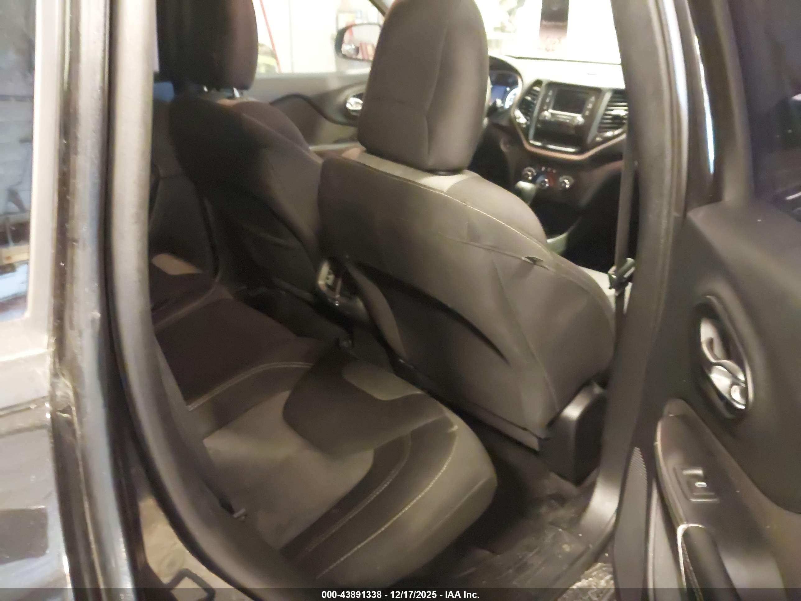 JEEP CHEROKEE image 8
