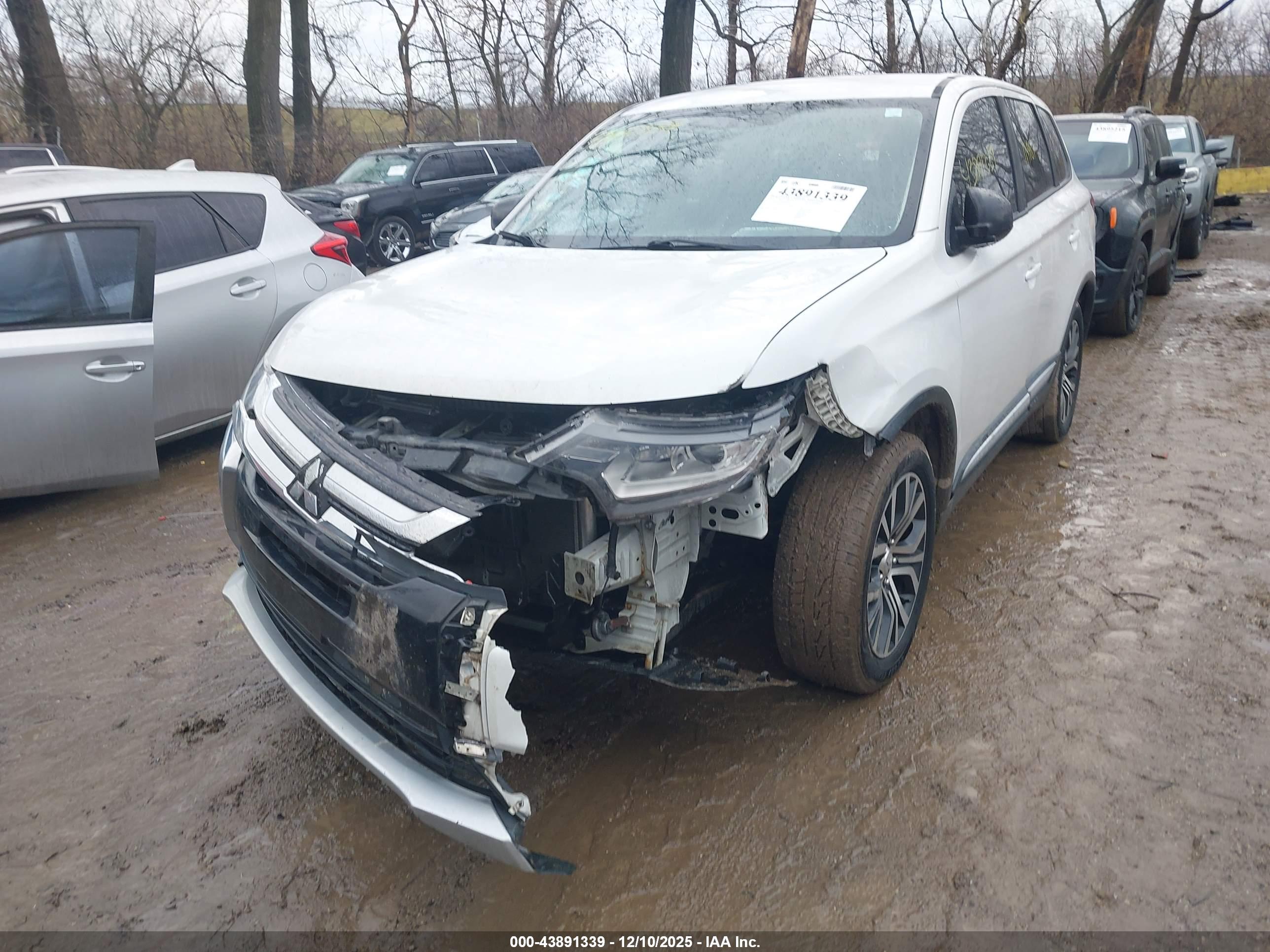 MITSUBISHI OUTLANDER image 2