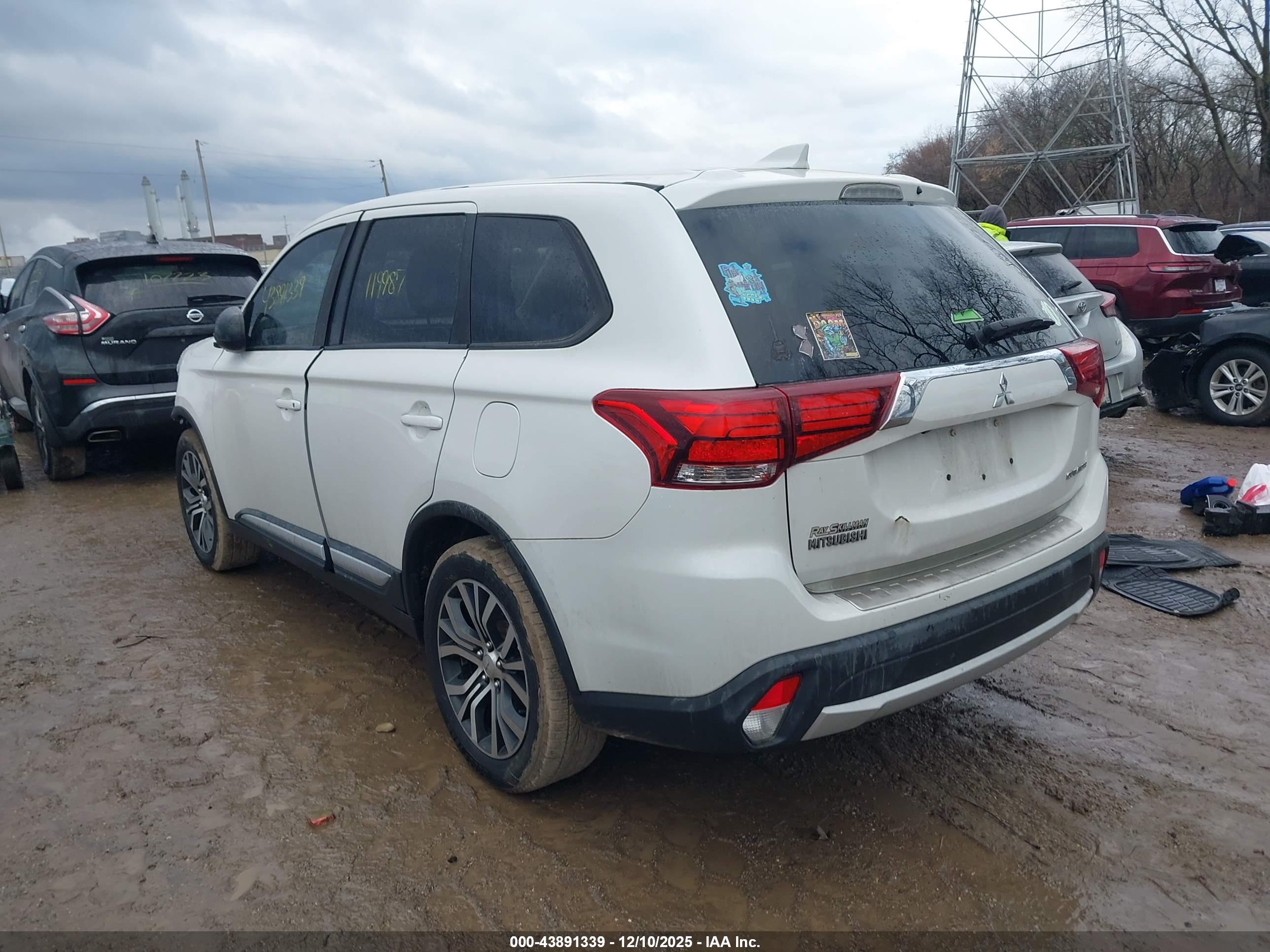 MITSUBISHI OUTLANDER image 3