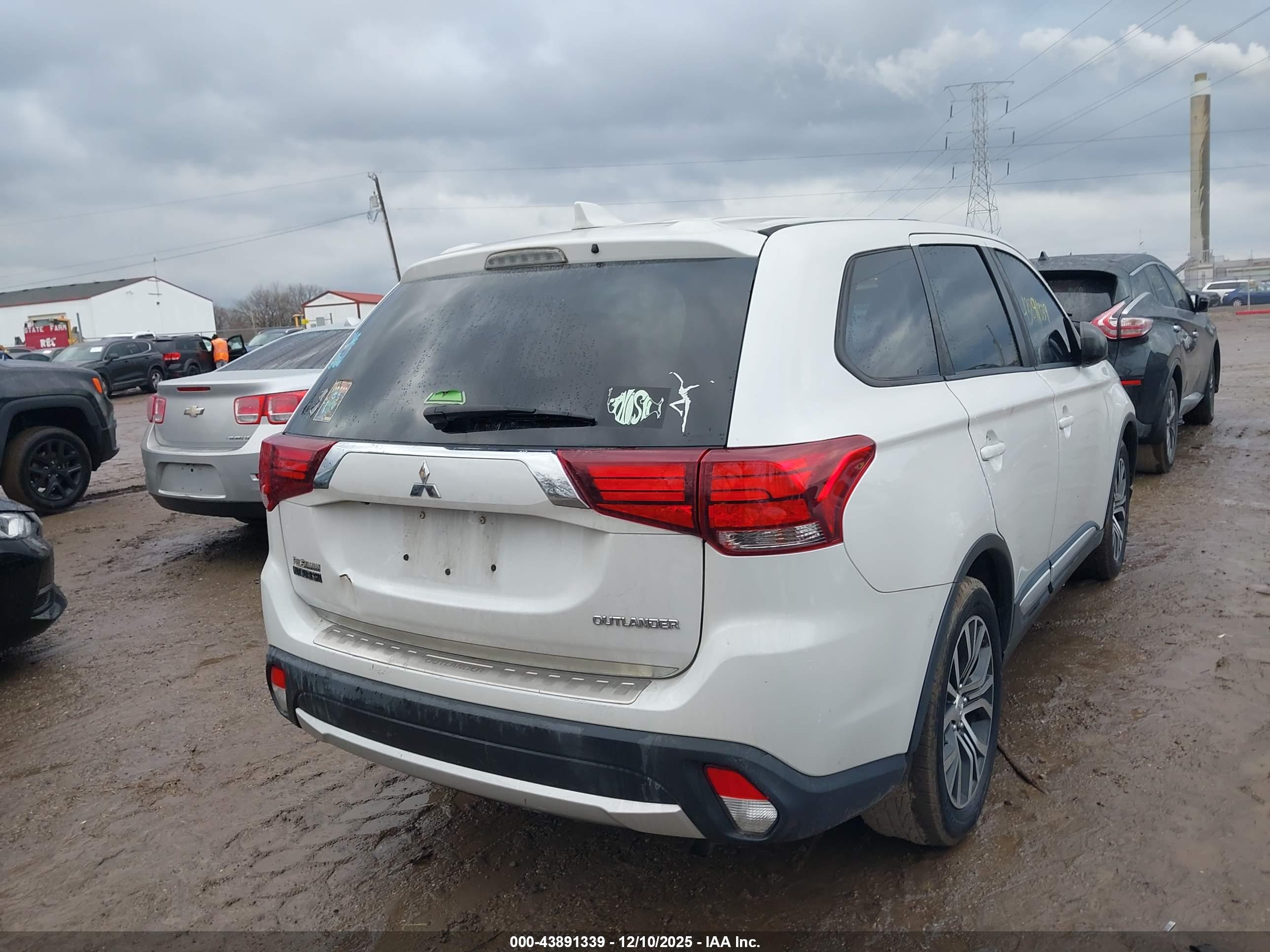 MITSUBISHI OUTLANDER image 4