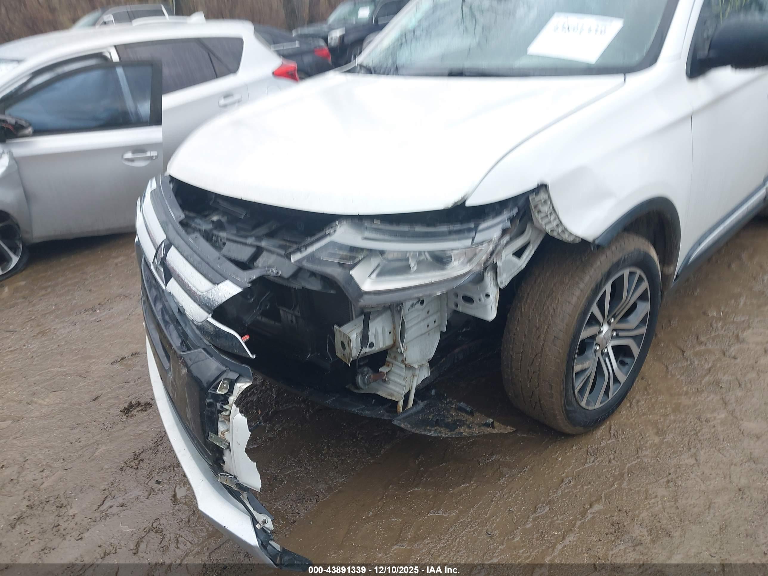 MITSUBISHI OUTLANDER image 6