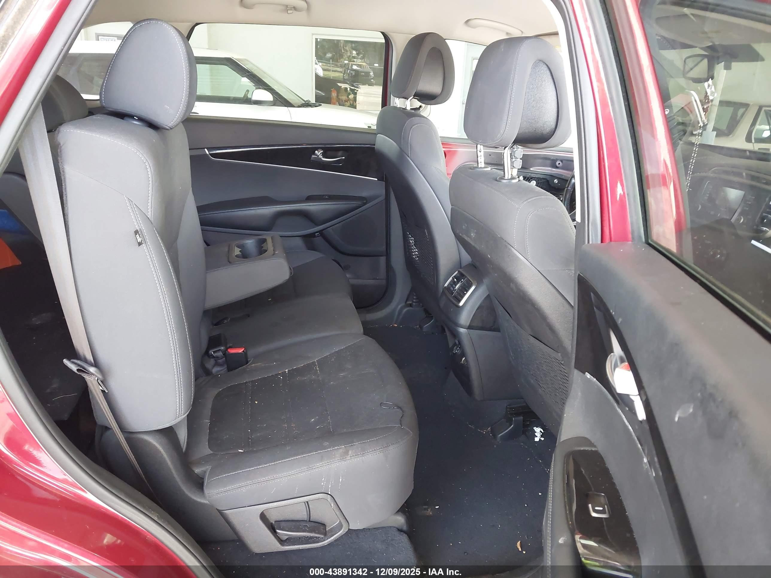 KIA SORENTO image 8