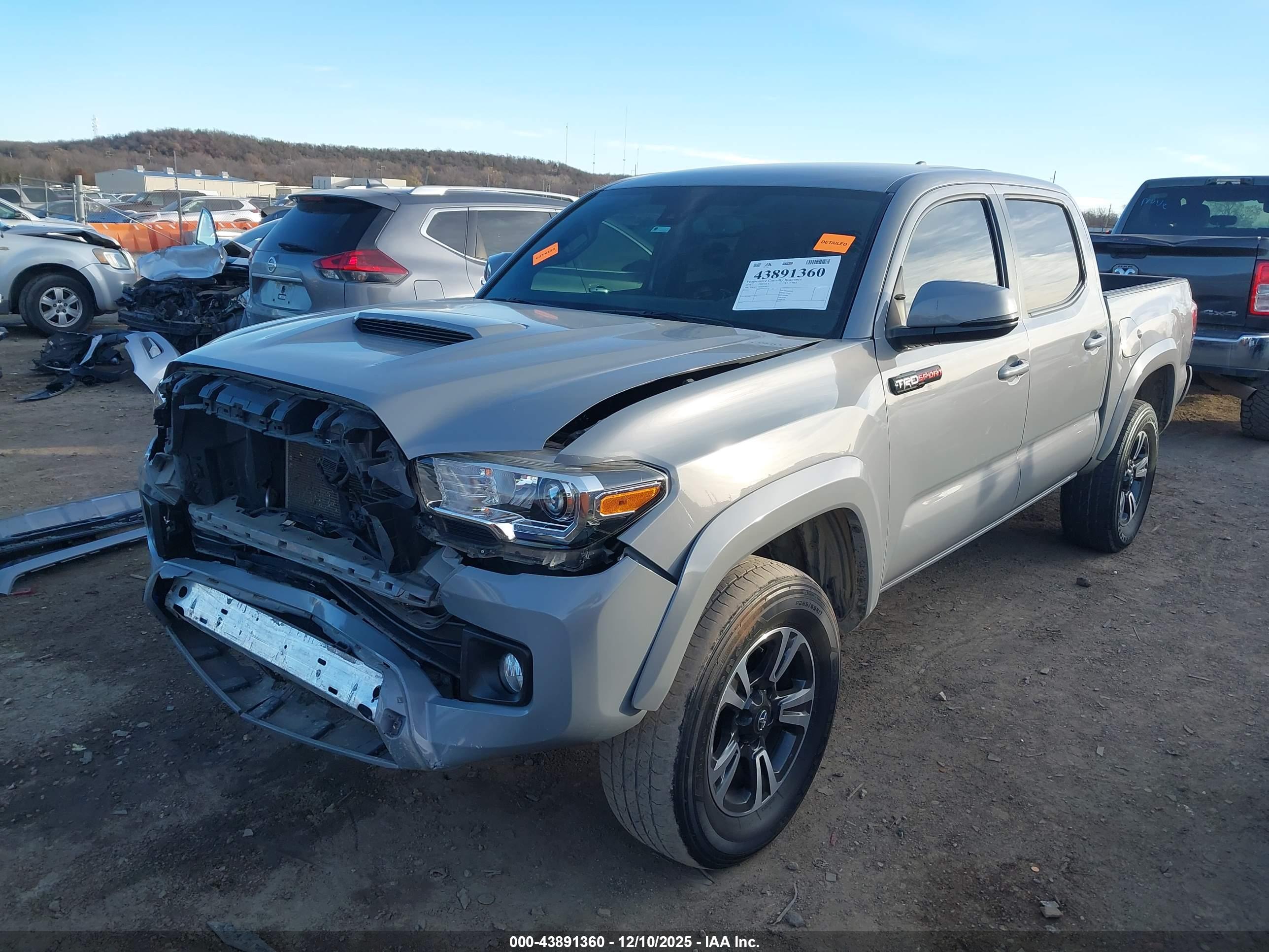 TOYOTA TACOMA image 2