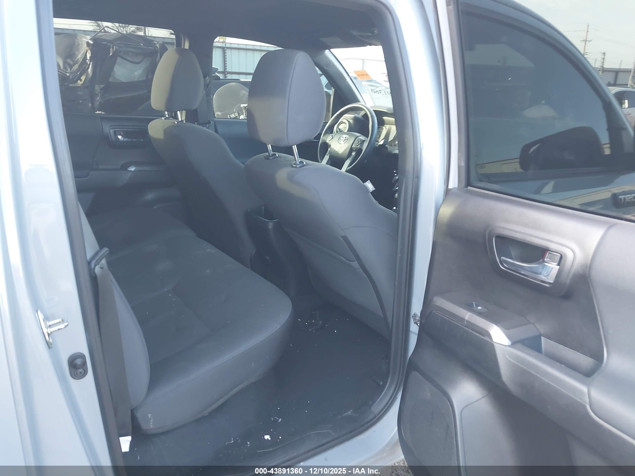 TOYOTA TACOMA image 8