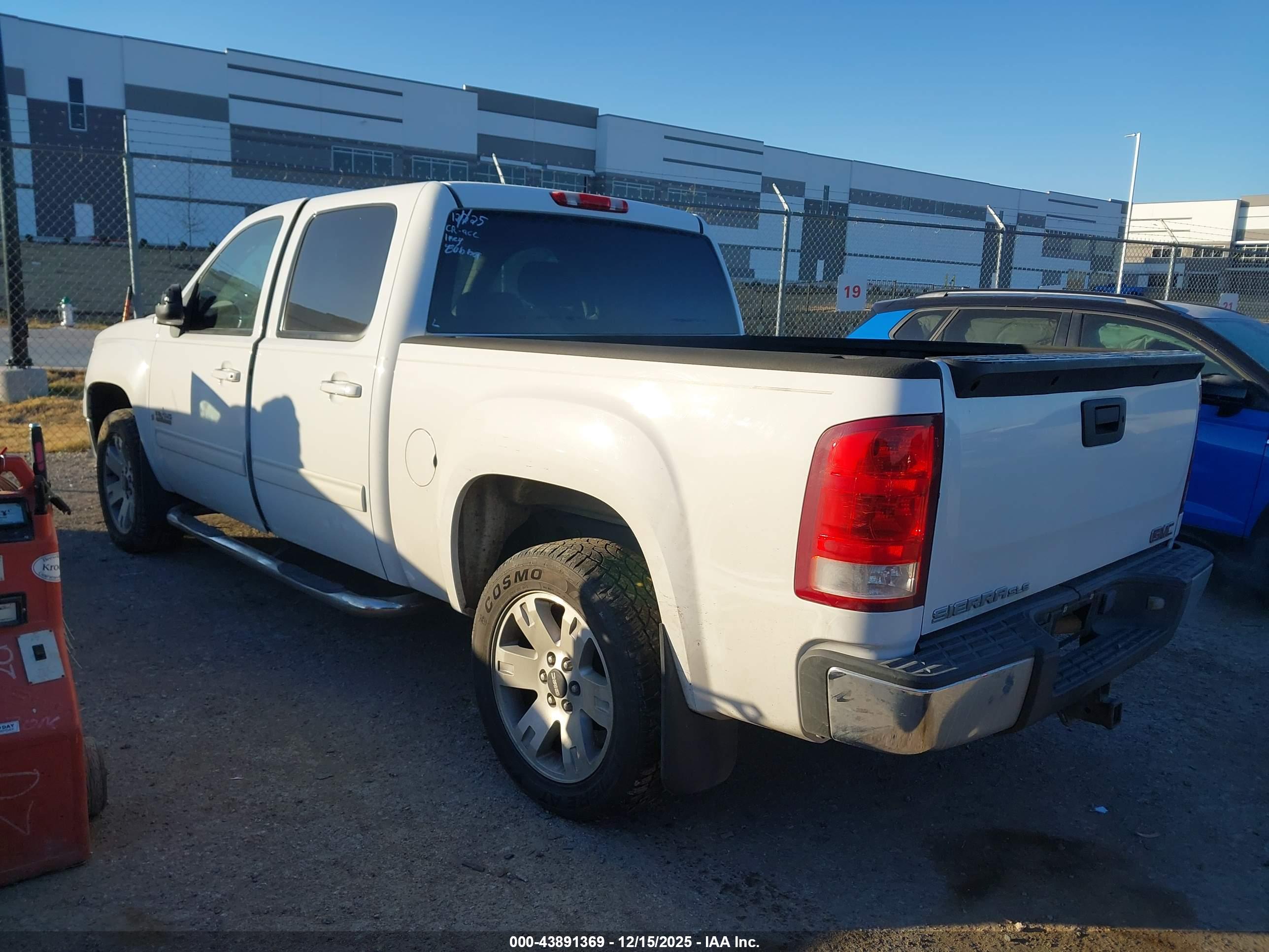 GMC SIERRA image 3